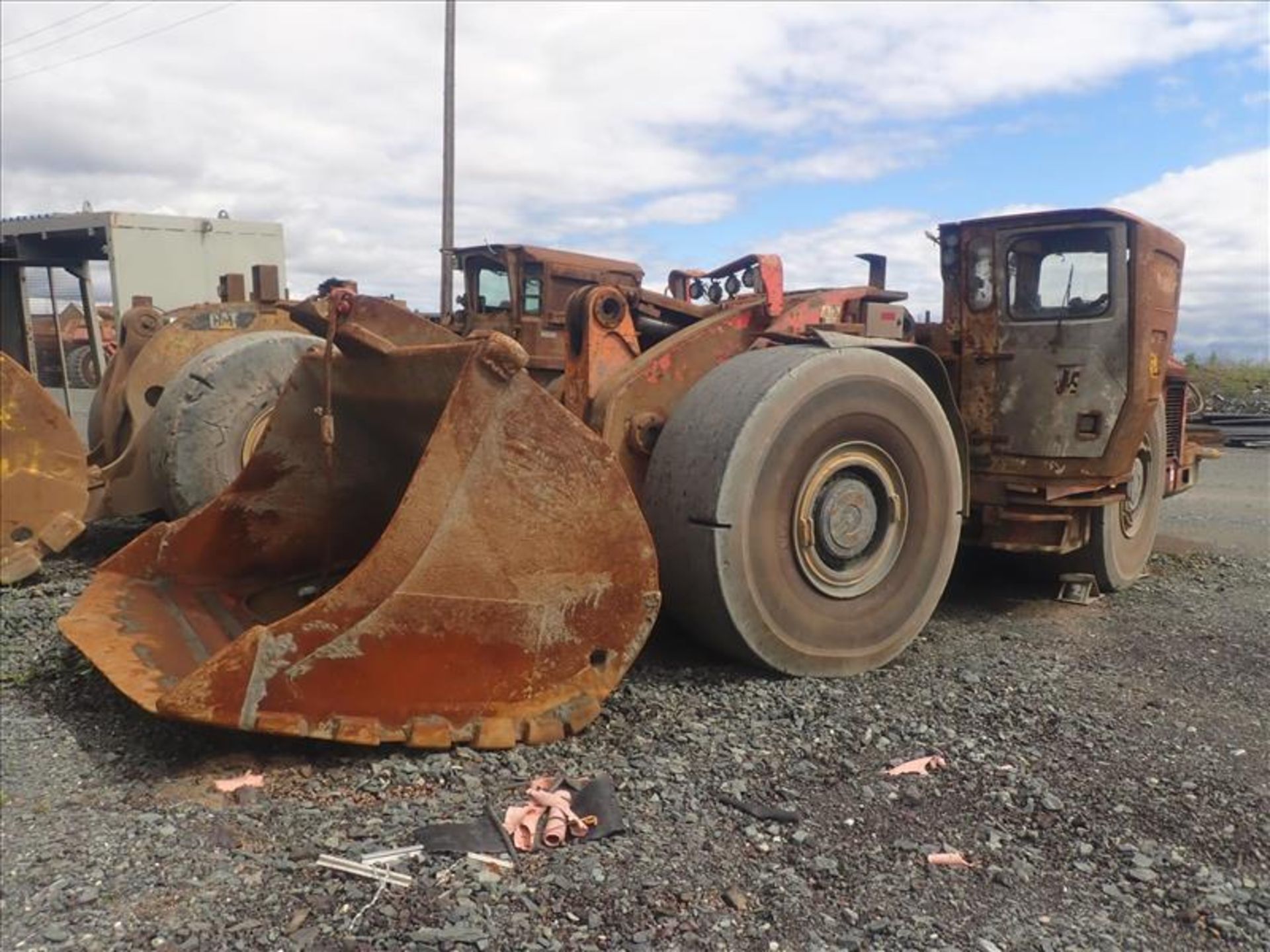 Sandvik underground scoop tram, mod. LH517 (2015), ser. no. L517D470, 13966 hours