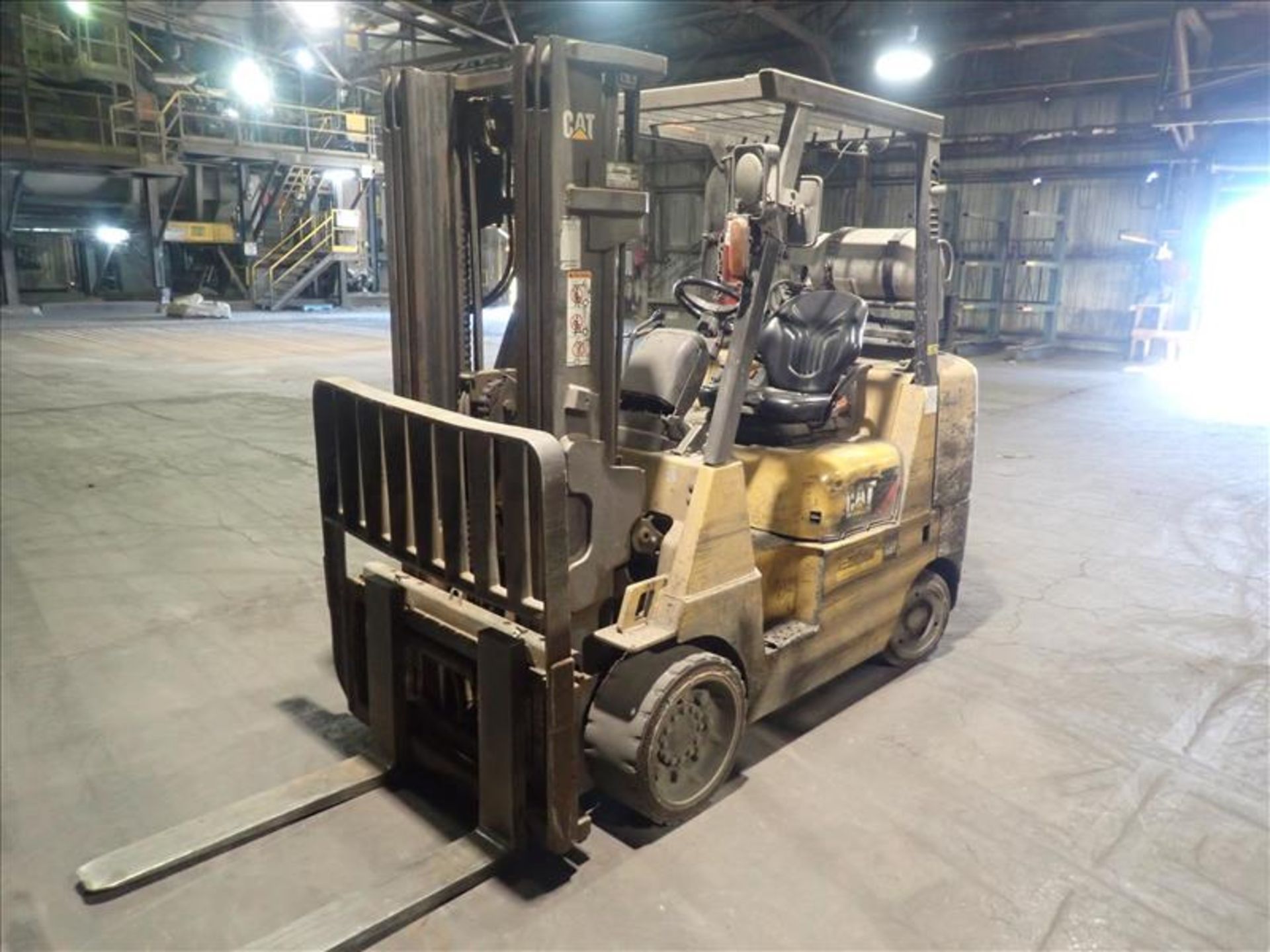 CAT forklift truck, mod. GC35K-LP, ser. no. AT87A30322, 6600 lbs cap., propane, 3-stage mast, side-