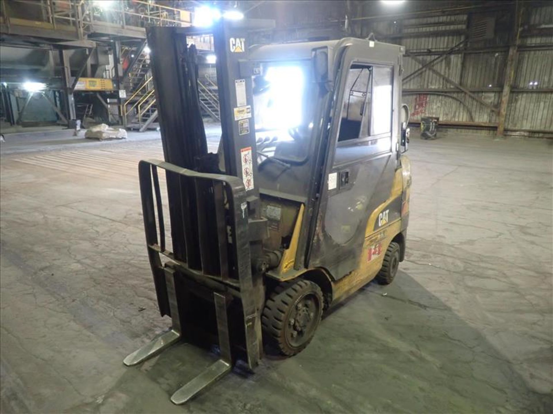 CAT forklift truck, mod. 2C5000, ser. no. AT9044368, 5000 lbs cap., propane, 2-stage mast, side-