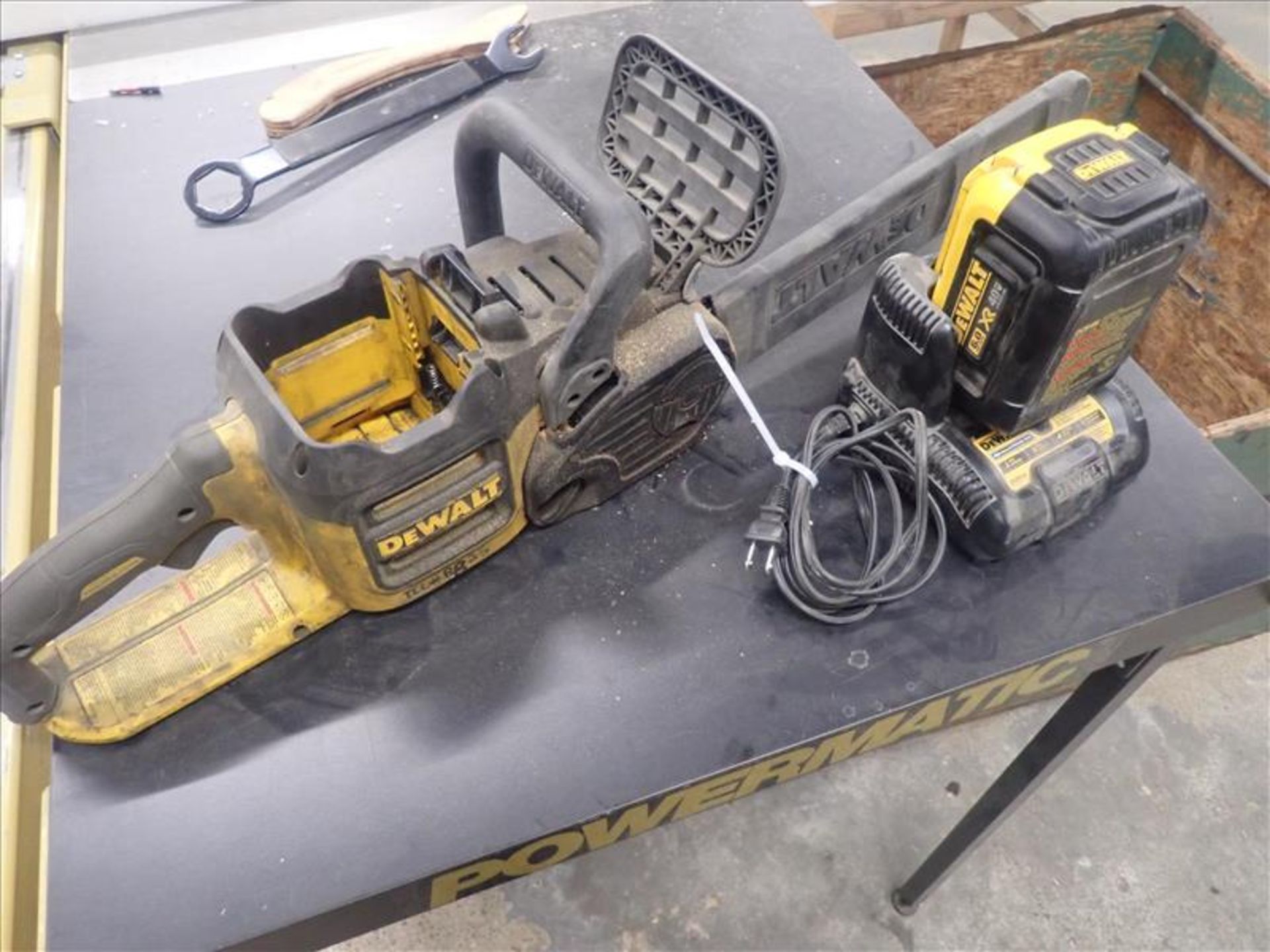 DeWalt chain saw, 40V c/w battery and charger (Tag 8825 Loc Mill Carp Shop)