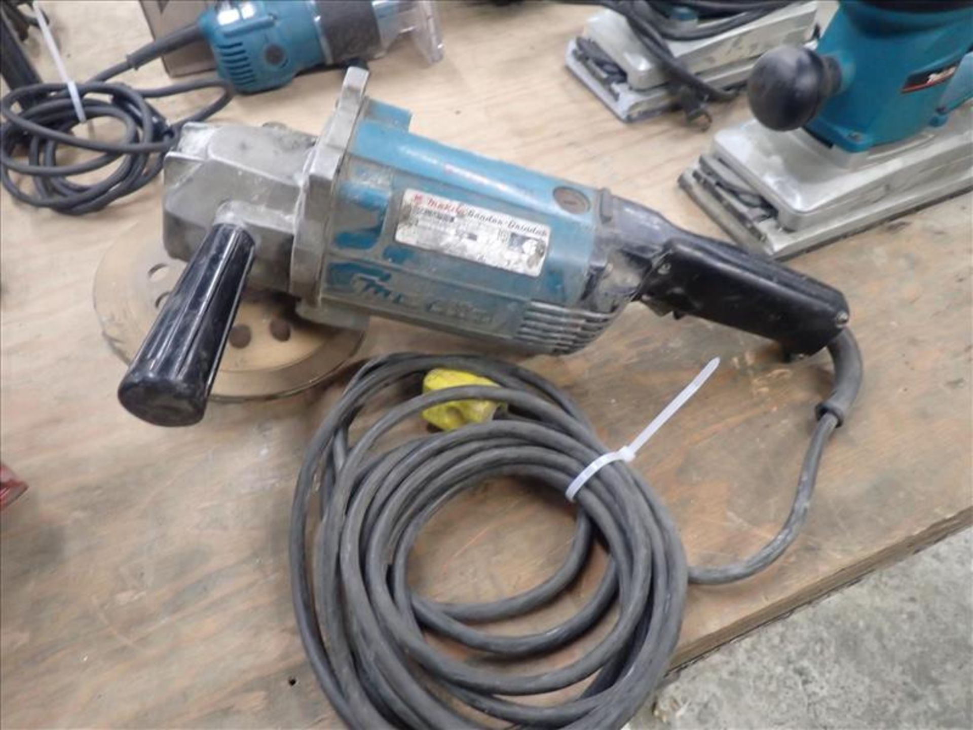 Makita electric angle grinder (Tag 8819 Loc Mill Carp Shop)