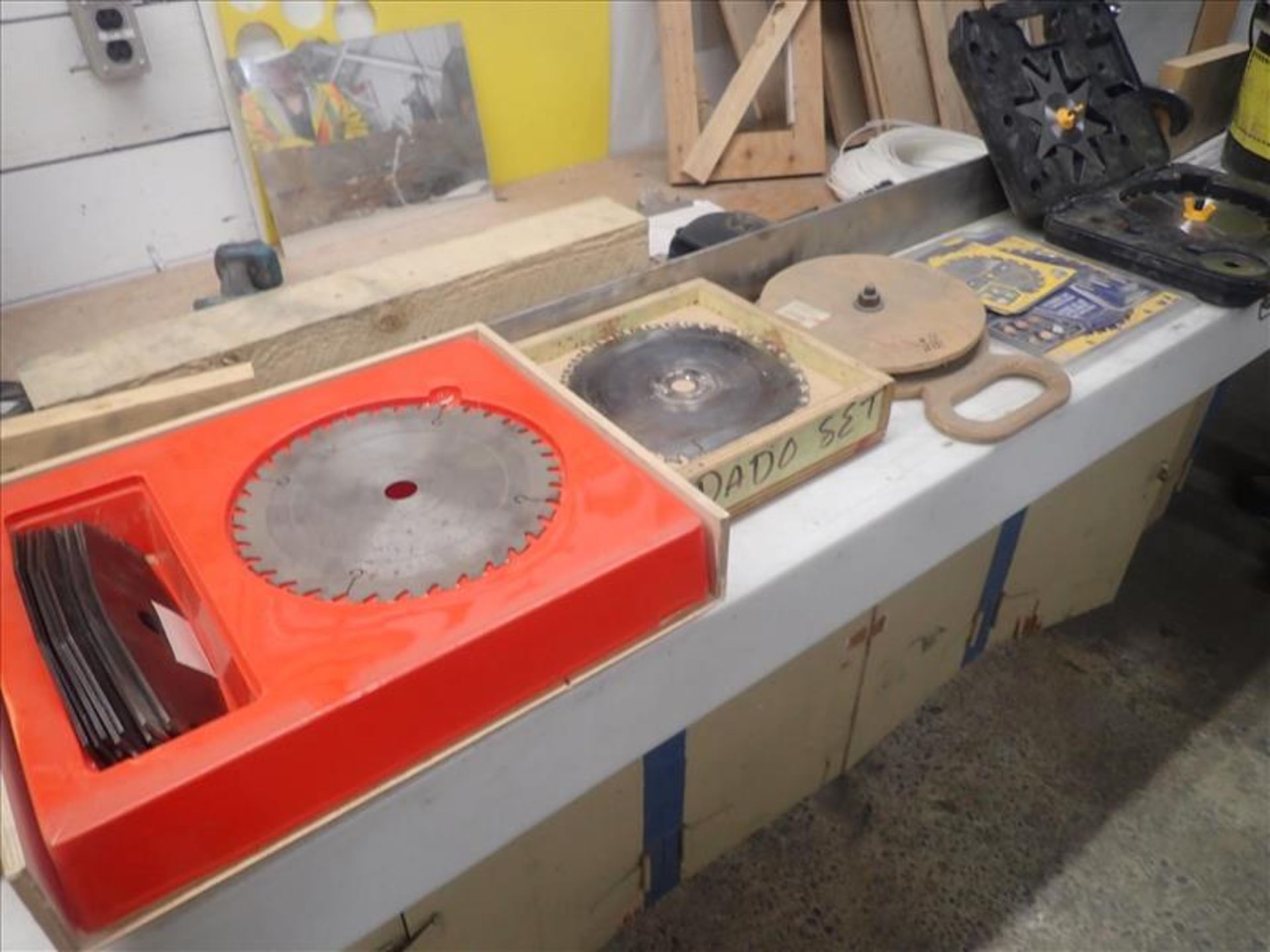 misc. circular saw blades (Tag 8830 Loc Mill Carp Shop)