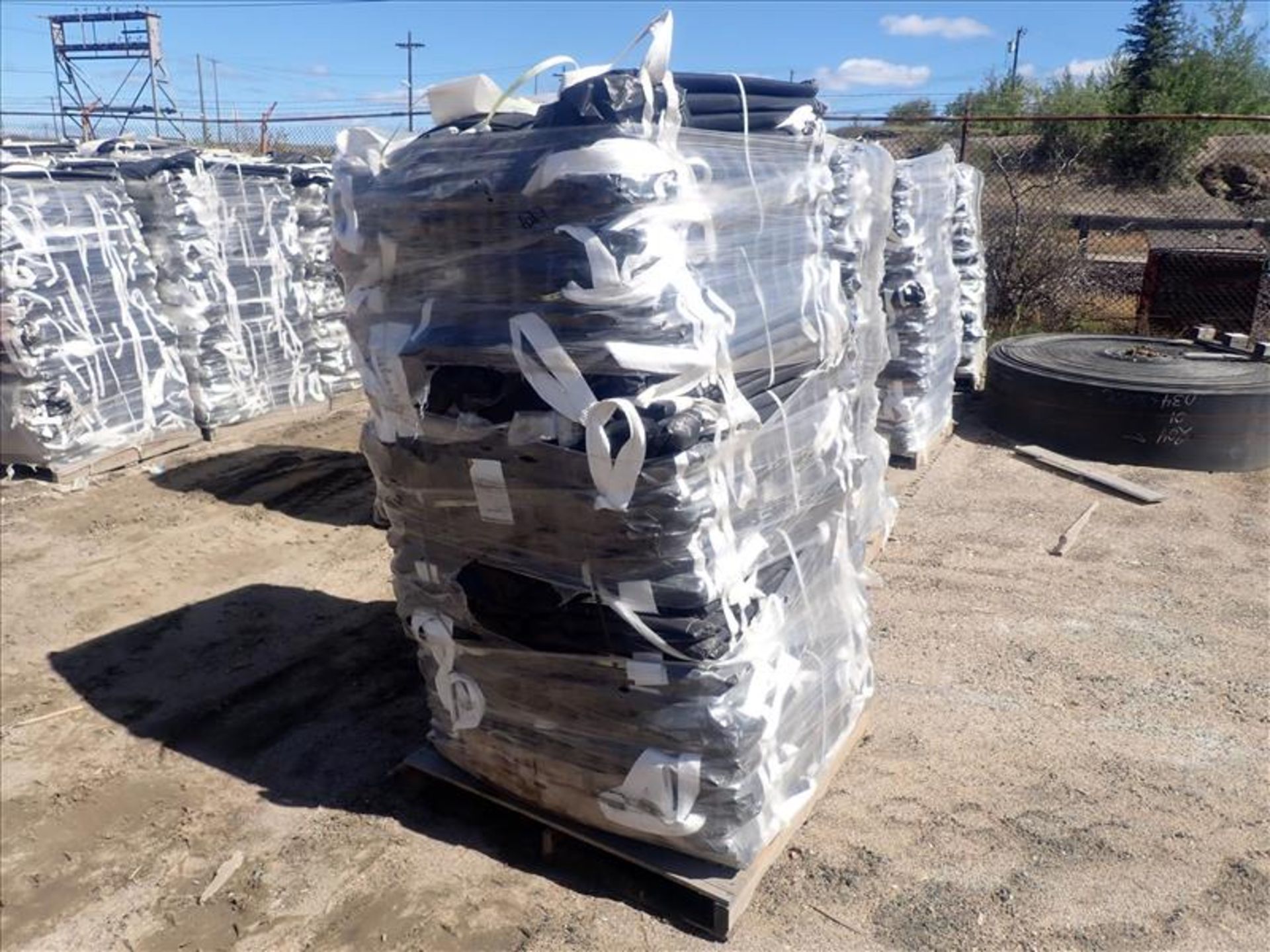 (1 skid x 25) PackGen composite hazmat containers, mod. Maverick 13H4, 2500 lbs/27 sq ft cap.,