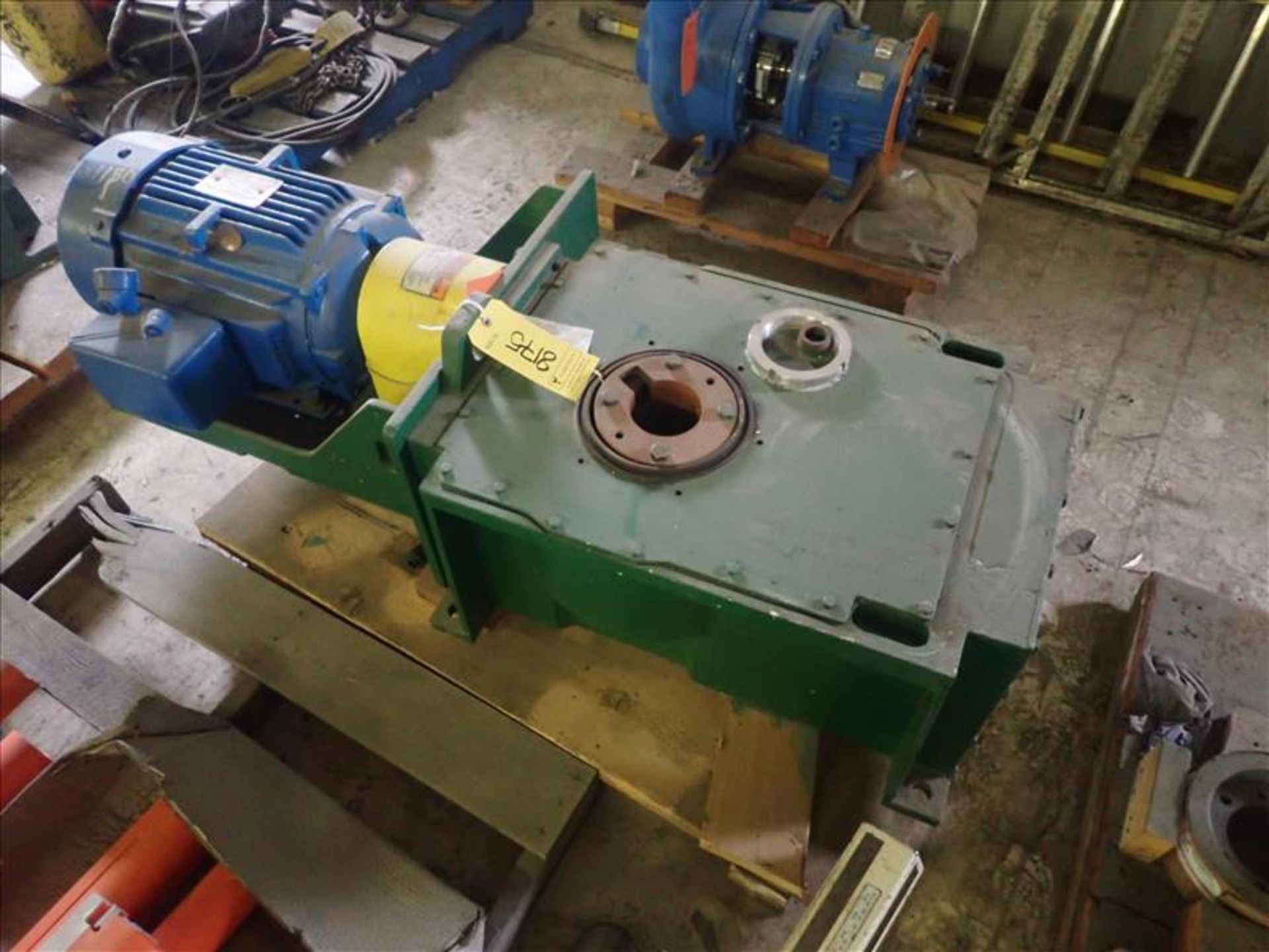 Lightnin mixer gearbox, mod. 0000820, ratio 25.5:1, 20 hp (Tag 8175 Loc WH Modified)