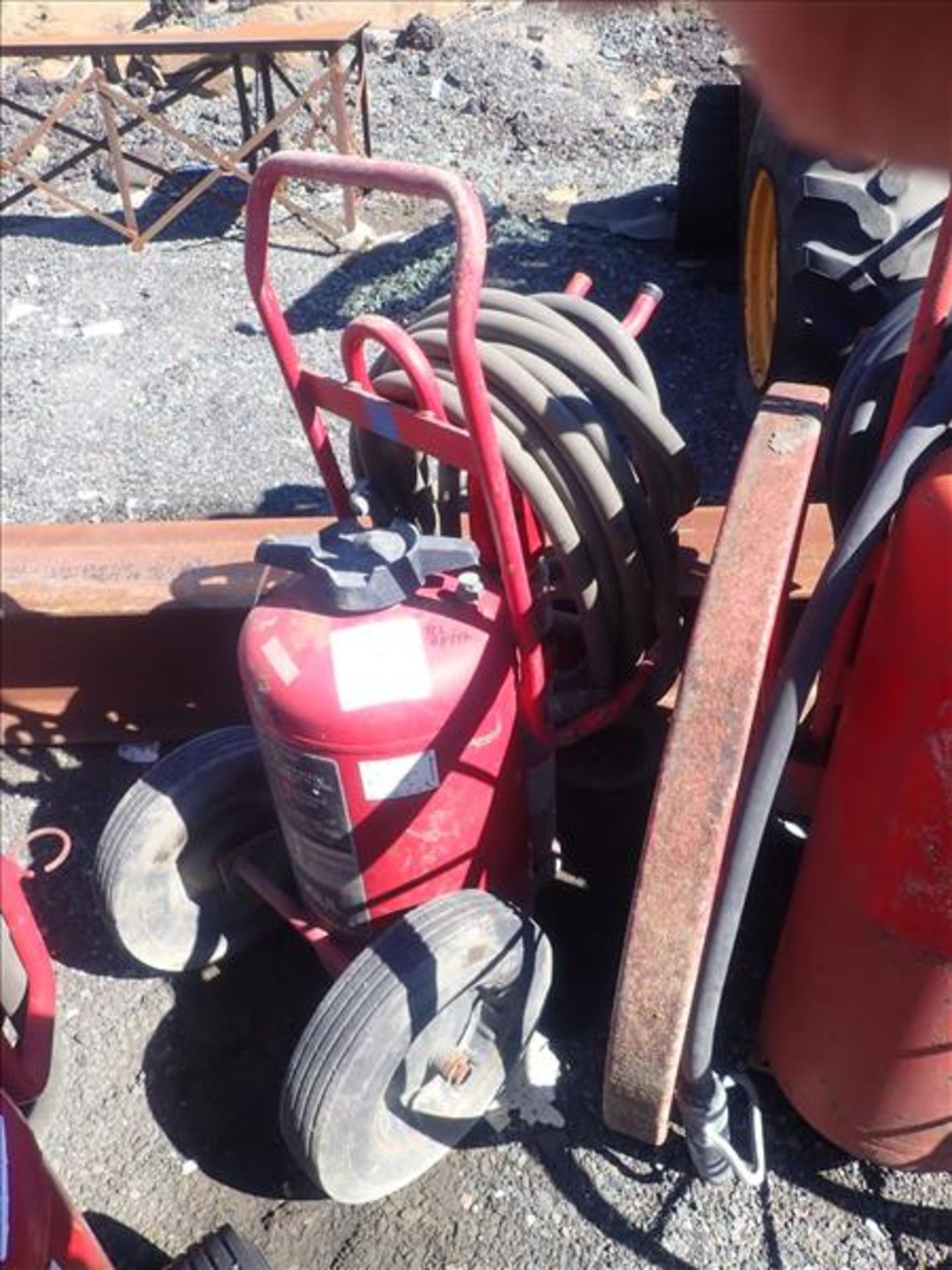 Ansul Red Line fire extinguisher w/ cart (Tag 8717 Loc Bones Yard)