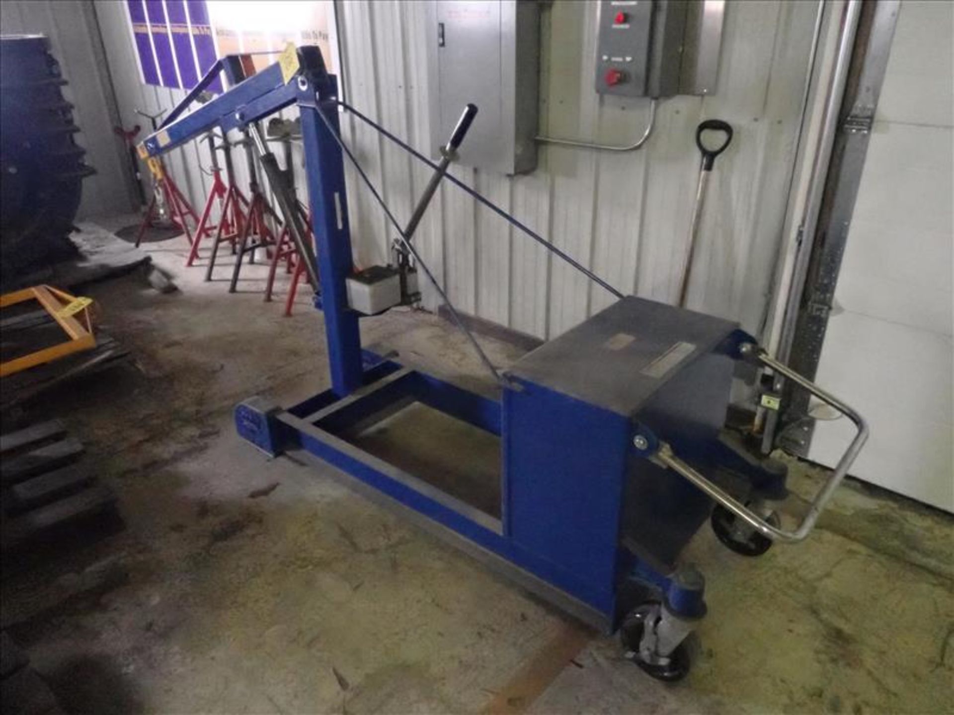 engine hoist, 2000 lbs cap., mobile (Tag 8185 Loc WH Modified)