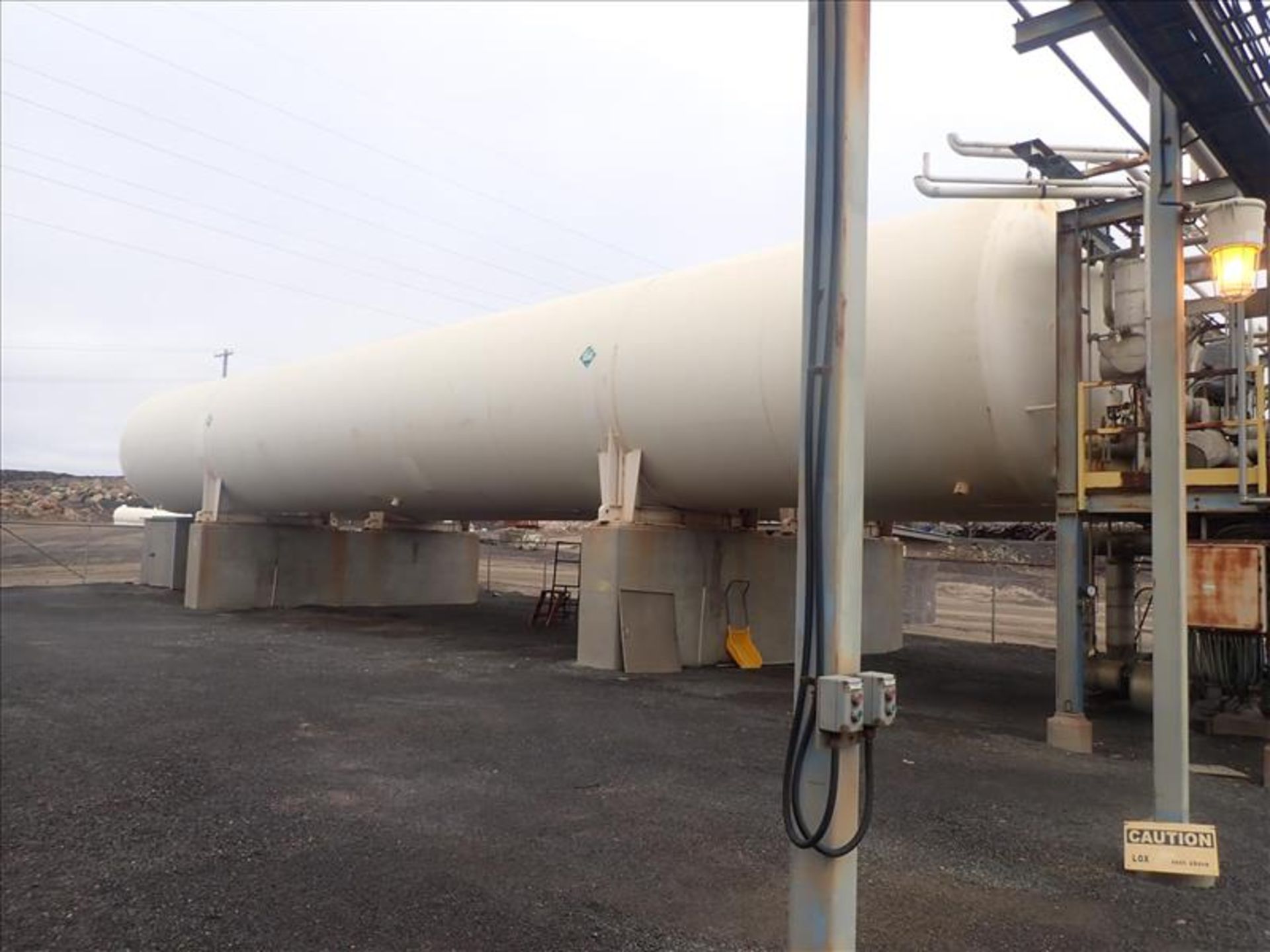 liquid oxygen storage tank, s/s, 270-ton, 11 ft dia. x 90 ft, 65 psi, vacuum jacketed (Tag 7012 - Image 2 of 4