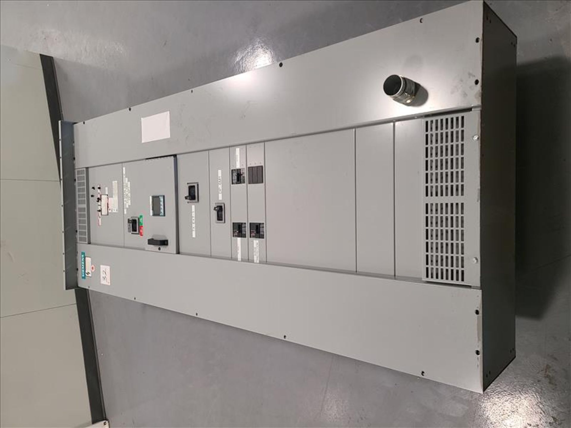 Siemens Breaker Panelboard, 600V, 600 Amps, 3 Phase - Image 2 of 6