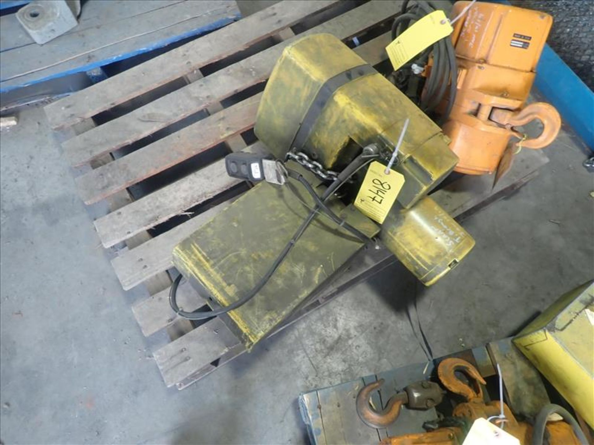 Yale electric chain hoist, 1/2-ton cap. (Tag 8147 Loc WH Modified)