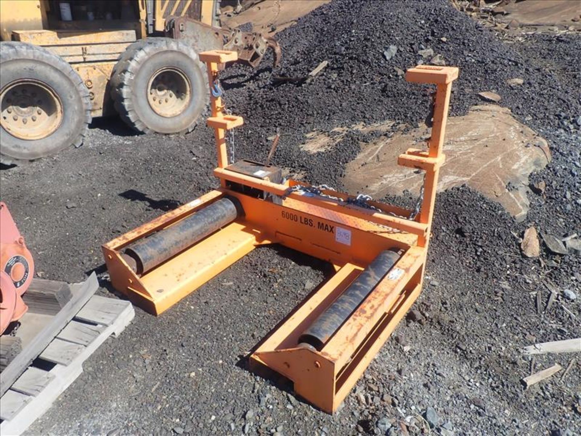 tire transport lift tuck attachment, 6000 cap. (Tag 8698 Loc Bones Yard)