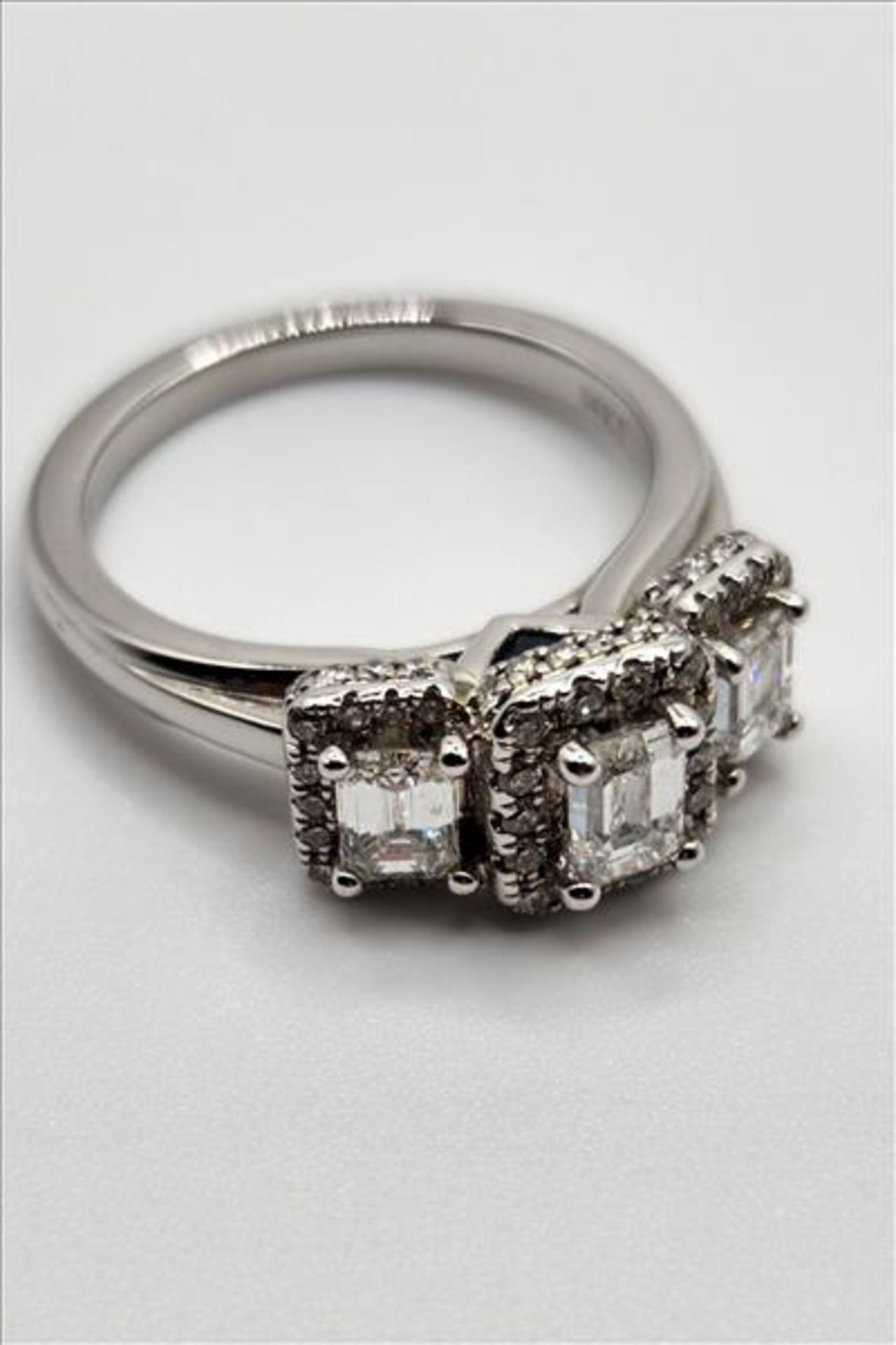 One lady’s stamped and tested 14kt VERA WANG LOVE collection diamond ring. Contained across the