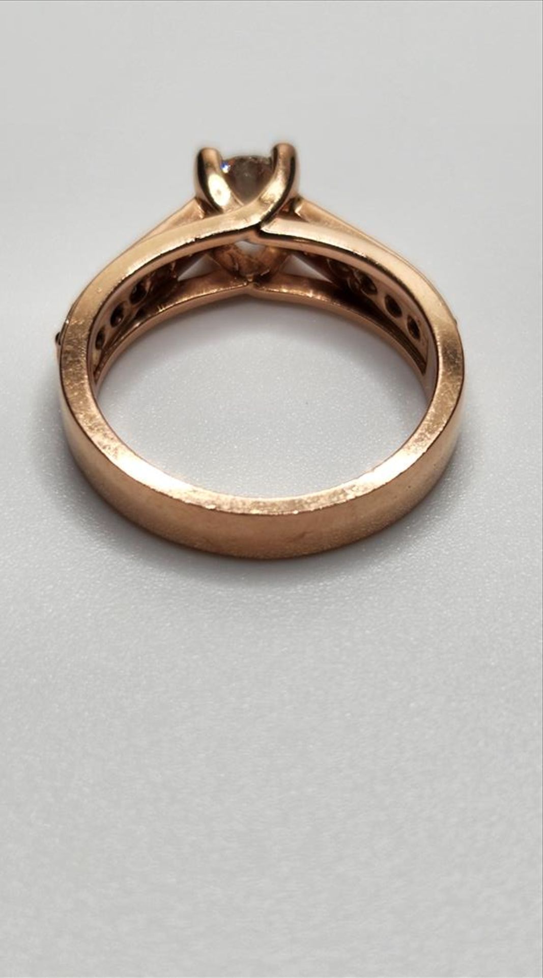 One lady’s stamped and tested 14kt pink gold diamond engagement ring. Contained at the centre is one - Image 4 of 7