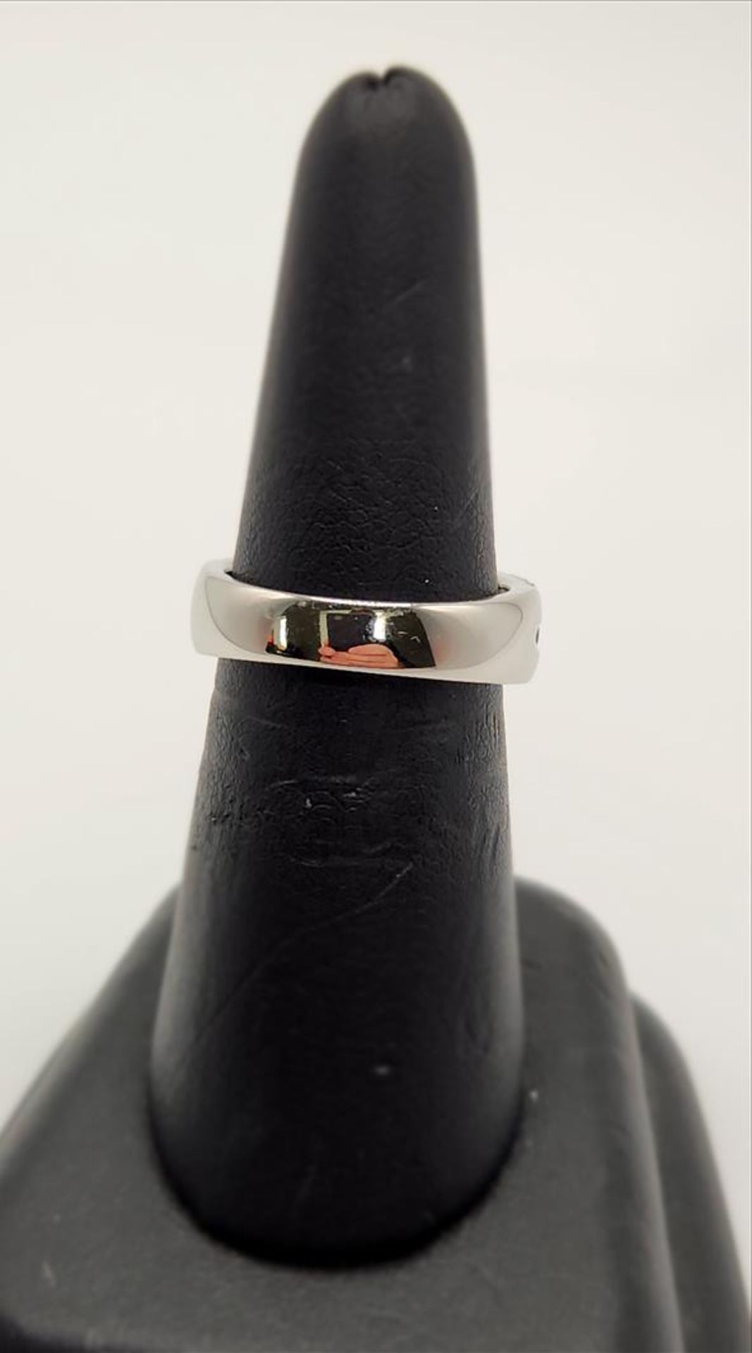 One lady’s stamped and tested 14kt white gold (Zeghani) sapphire and diamond band. Channel set - Image 3 of 4