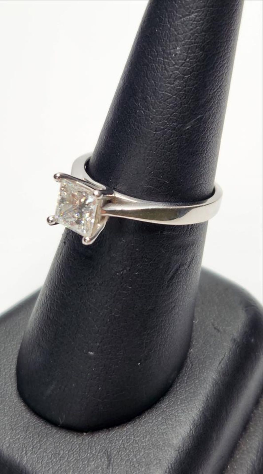One lady’s stamped and tested 14kt Zp diamond solitaire ring. Contained at the centre is one 8. - Image 8 of 11