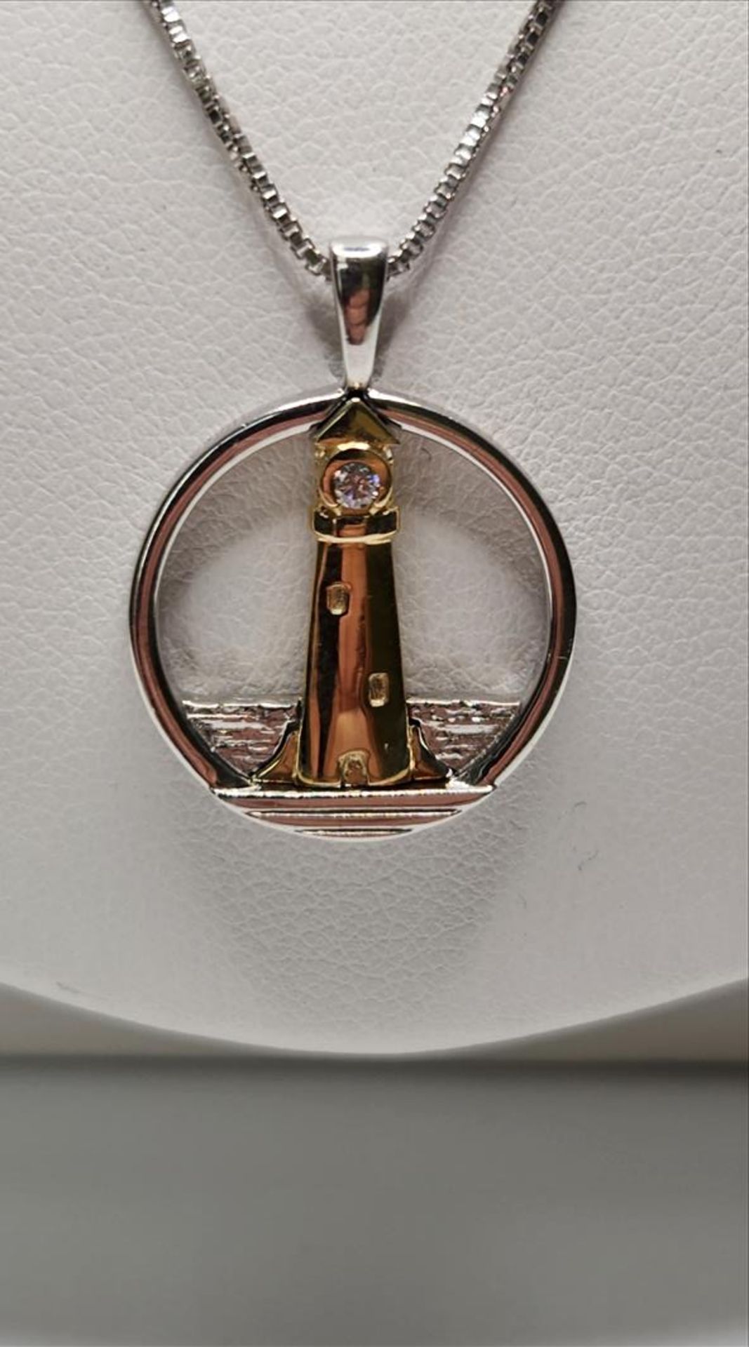 One lady’s stamped and tested 10kt yellow gold and sterling silver Diamond Lighthouse pendant - Image 2 of 8