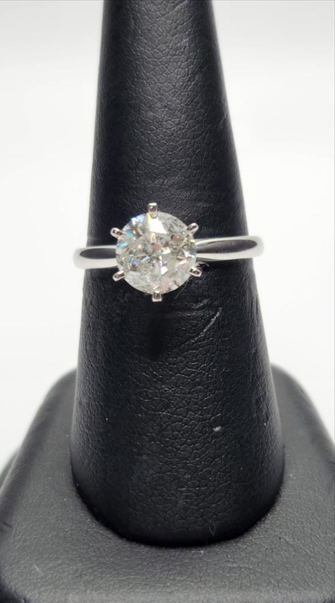 One lady’s stamped and tested 14kt white gold diamond solitaire engagement ring trademarked by Charm - Image 5 of 7