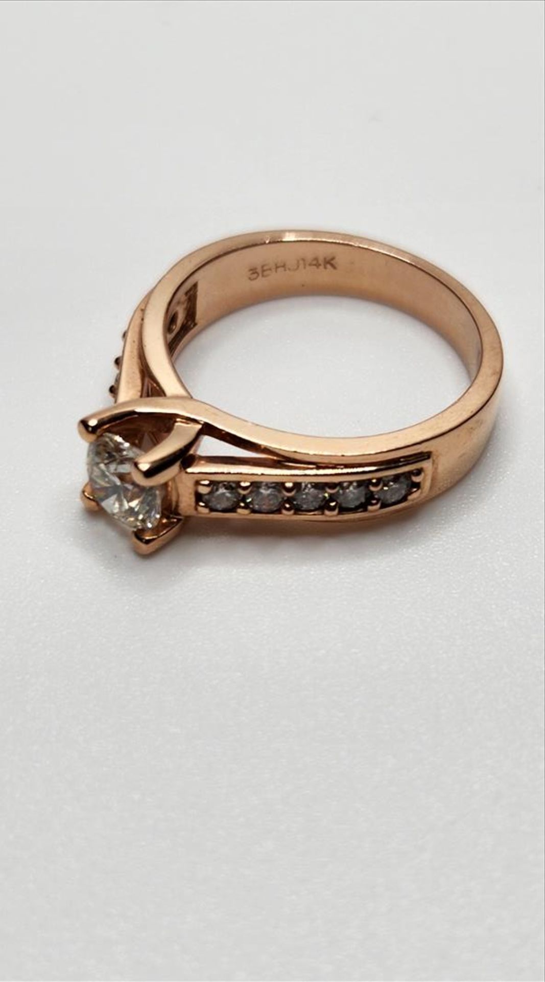 One lady’s stamped and tested 14kt pink gold diamond engagement ring. Contained at the centre is one - Image 2 of 7