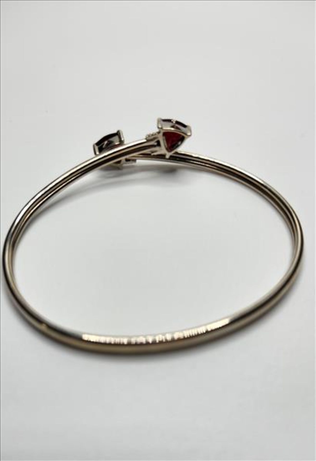 Silver colour garnet stone bracelet - Image 2 of 2