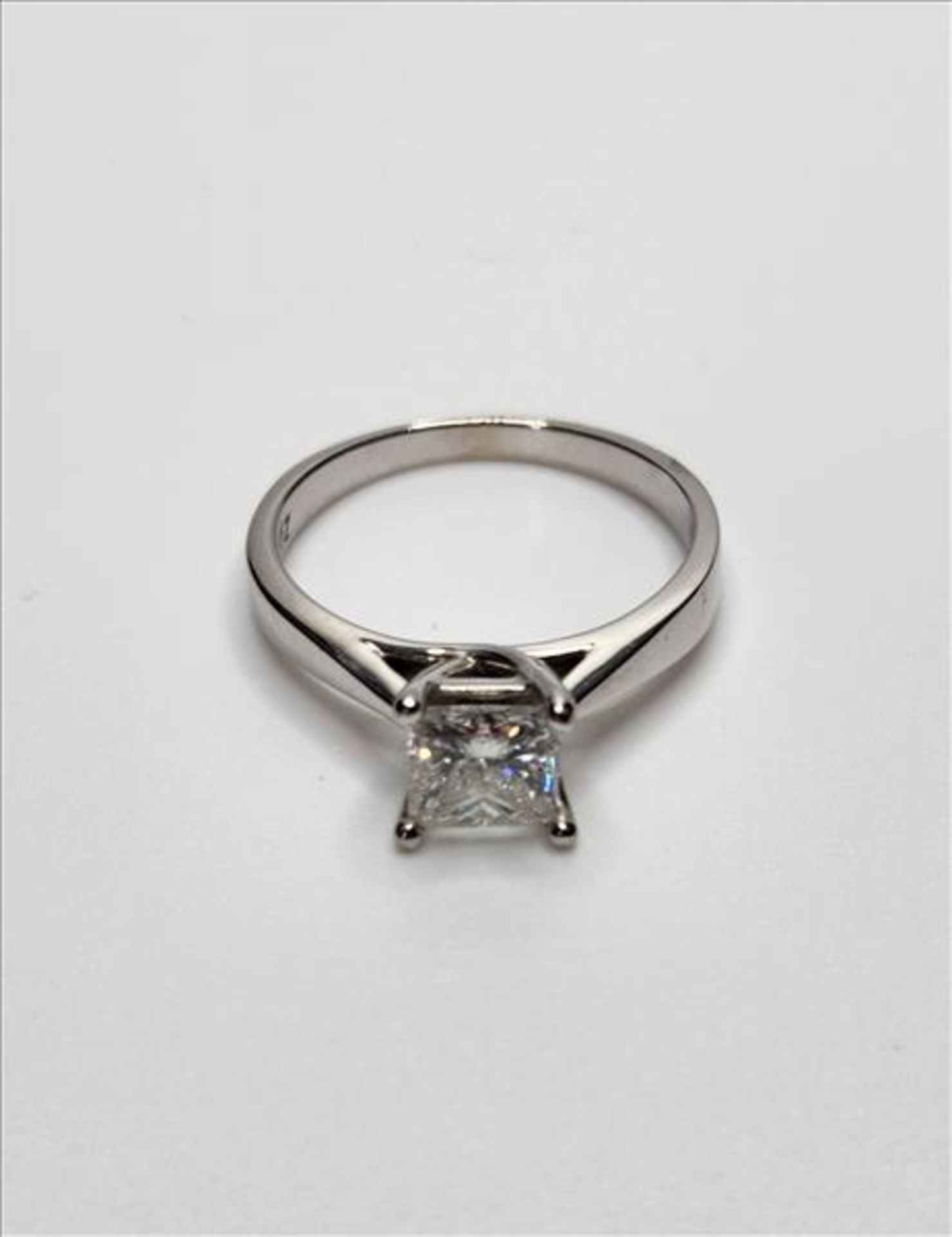 One lady’s stamped and tested 14kt Zp diamond solitaire ring. Contained at the centre is one 8.