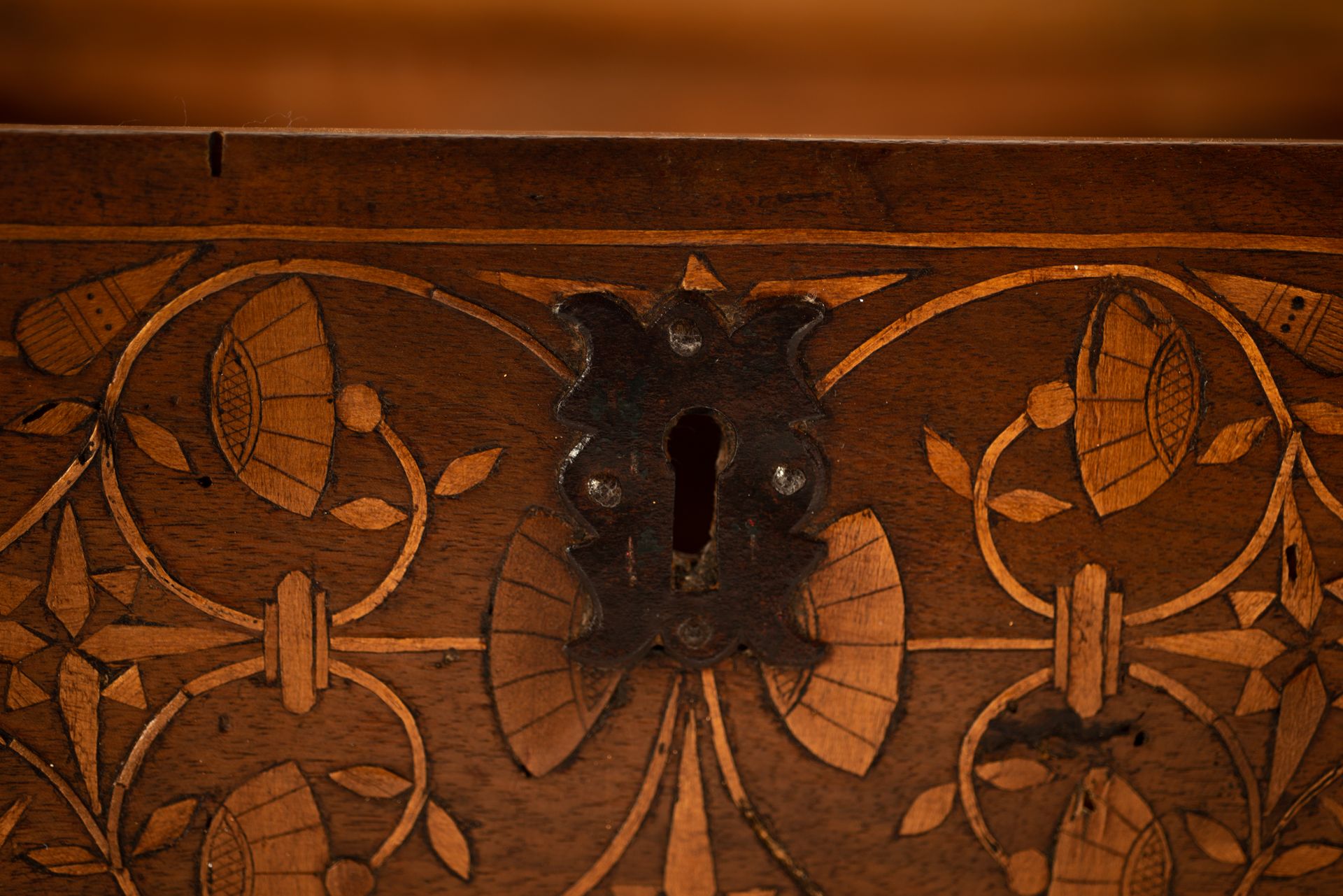 Astur-Leonese box in cedar with fruit marquetry, 17th century - Bild 5 aus 6