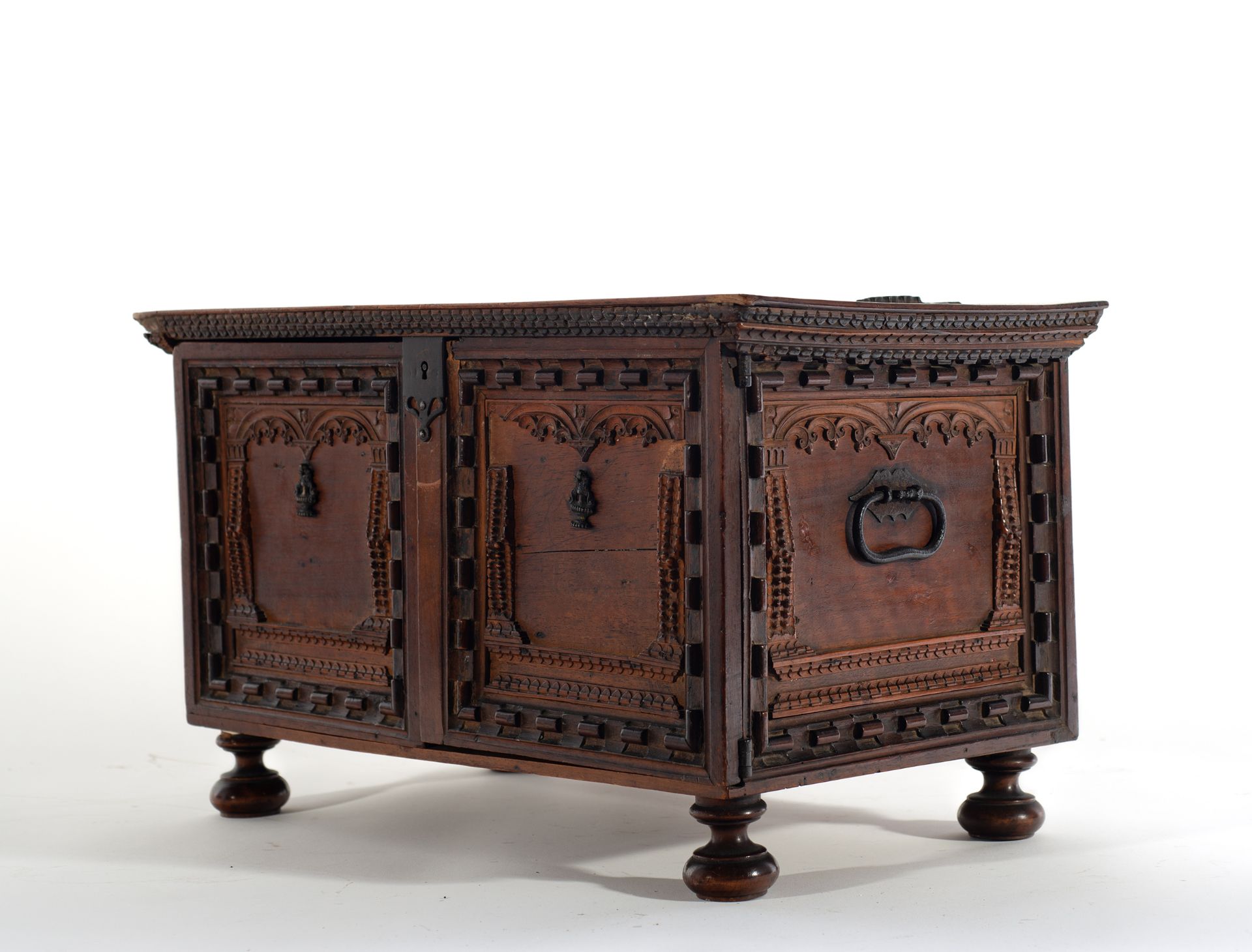 Exceptional plateresque chest in fruit wood, boxwood and marquetry, Spanish Renaissance, mid-16th ce - Image 2 of 13