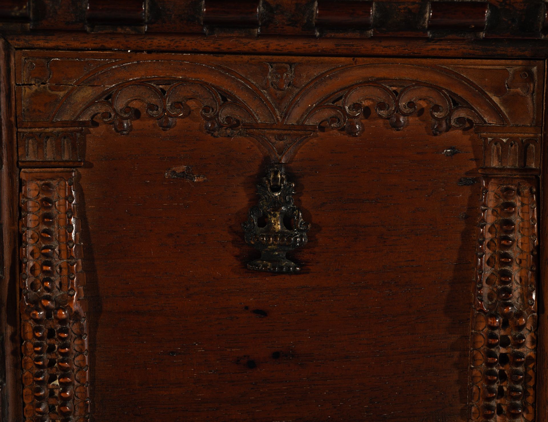 Exceptional plateresque chest in fruit wood, boxwood and marquetry, Spanish Renaissance, mid-16th ce - Image 8 of 13