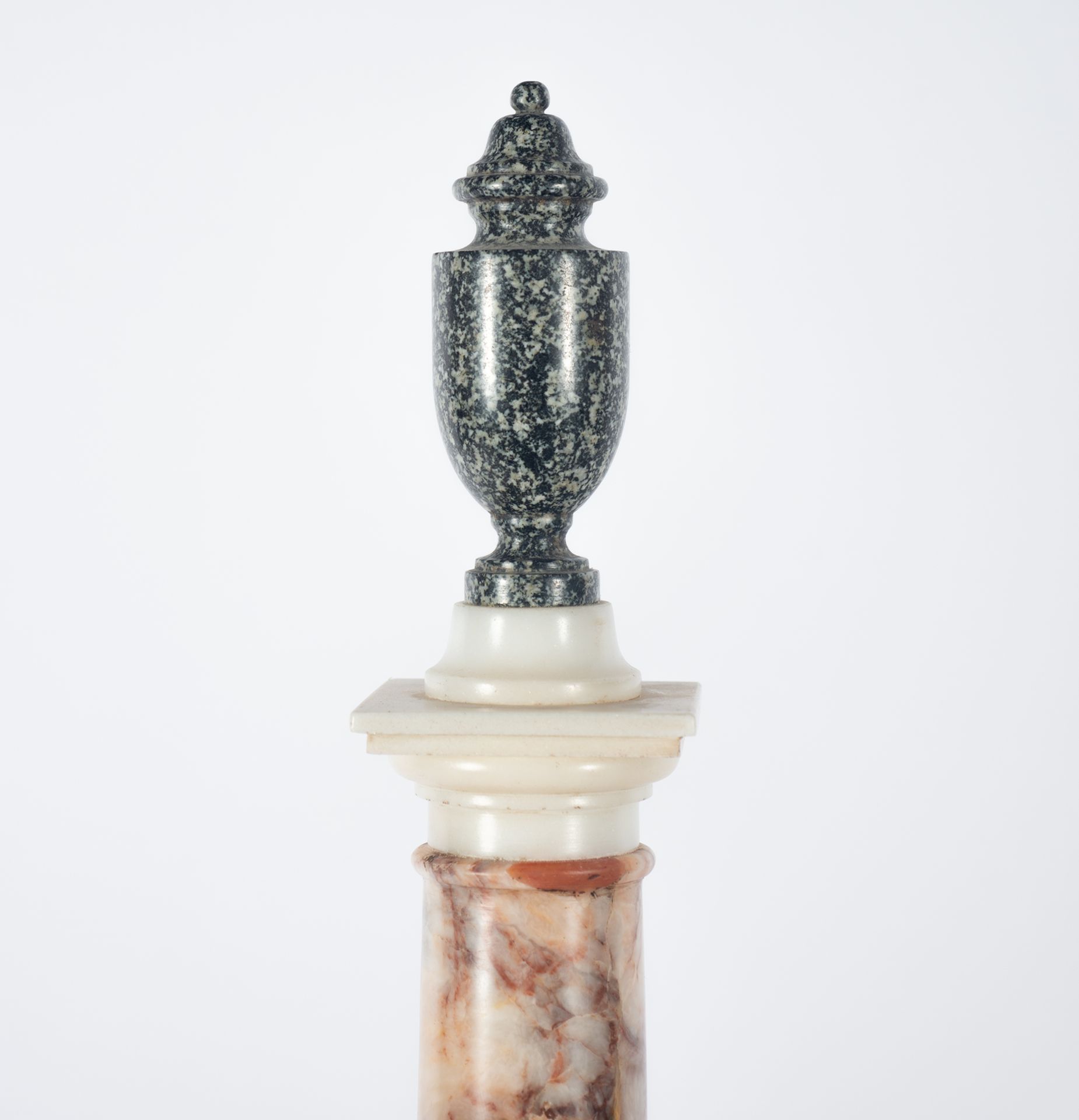 Neoclassicist column in porphyry and alabaster, Italy, 19th - 20th centuries - Image 2 of 4