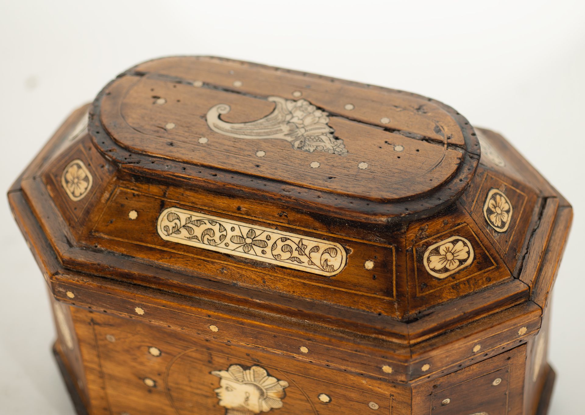 Renaissance style chest in fruit wood and carved bone applications, Spanish school of the 19th centu - Image 4 of 7