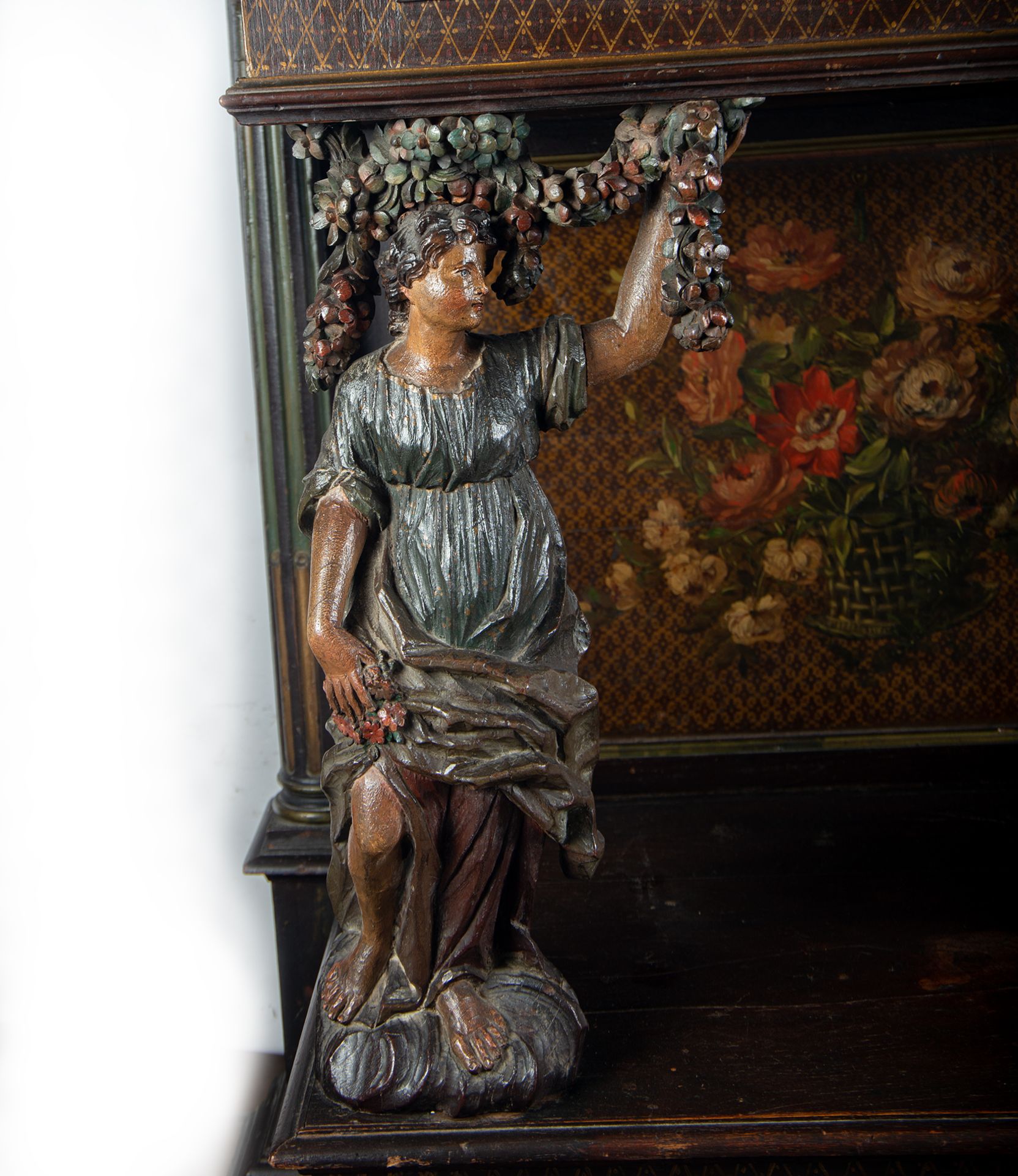 Hand-painted Florentine console cabinet with flower garland motifs topped with a pair of polychrome  - Image 6 of 8