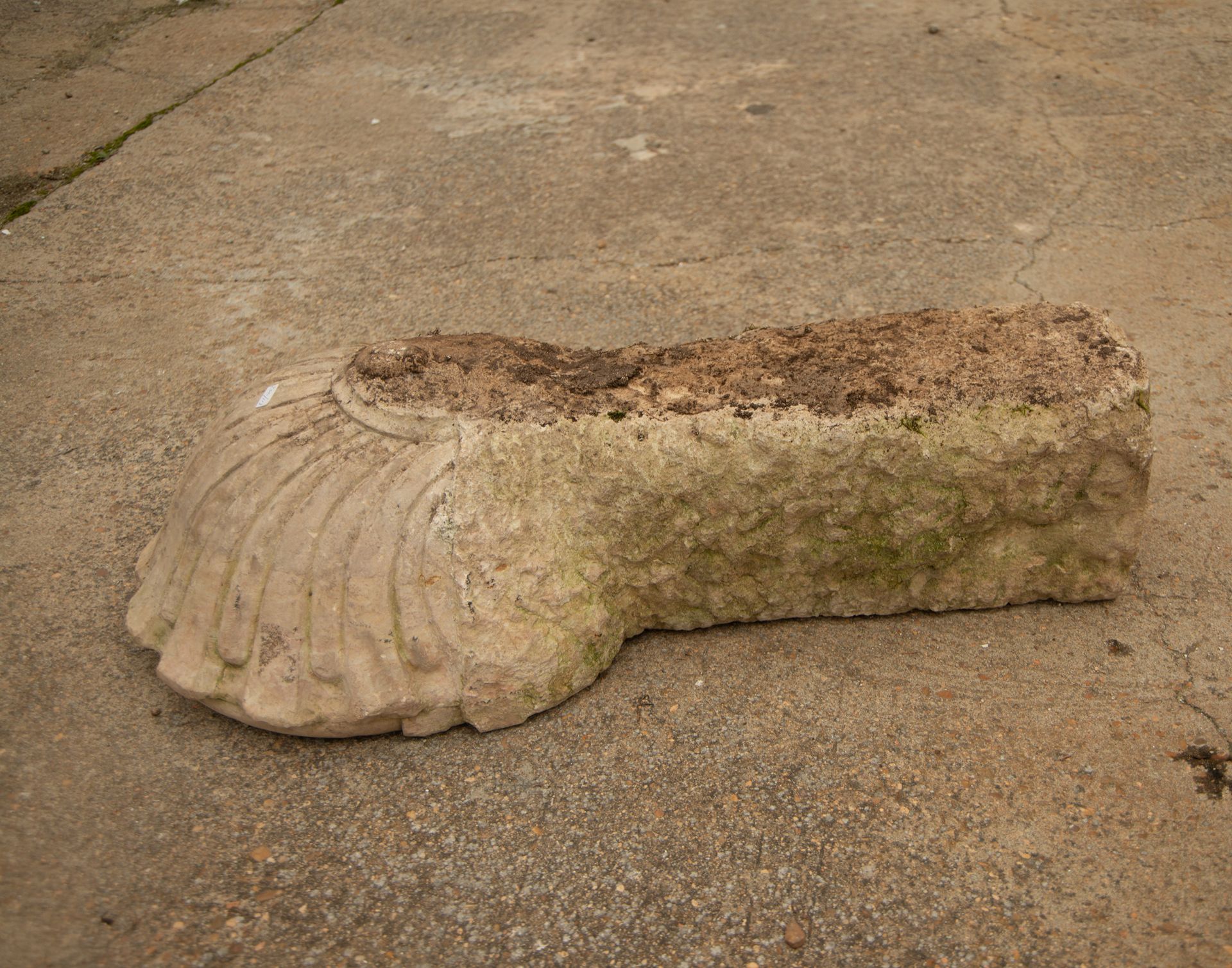 Holy water font in carved limestone, Spain, 16th century - Image 7 of 11