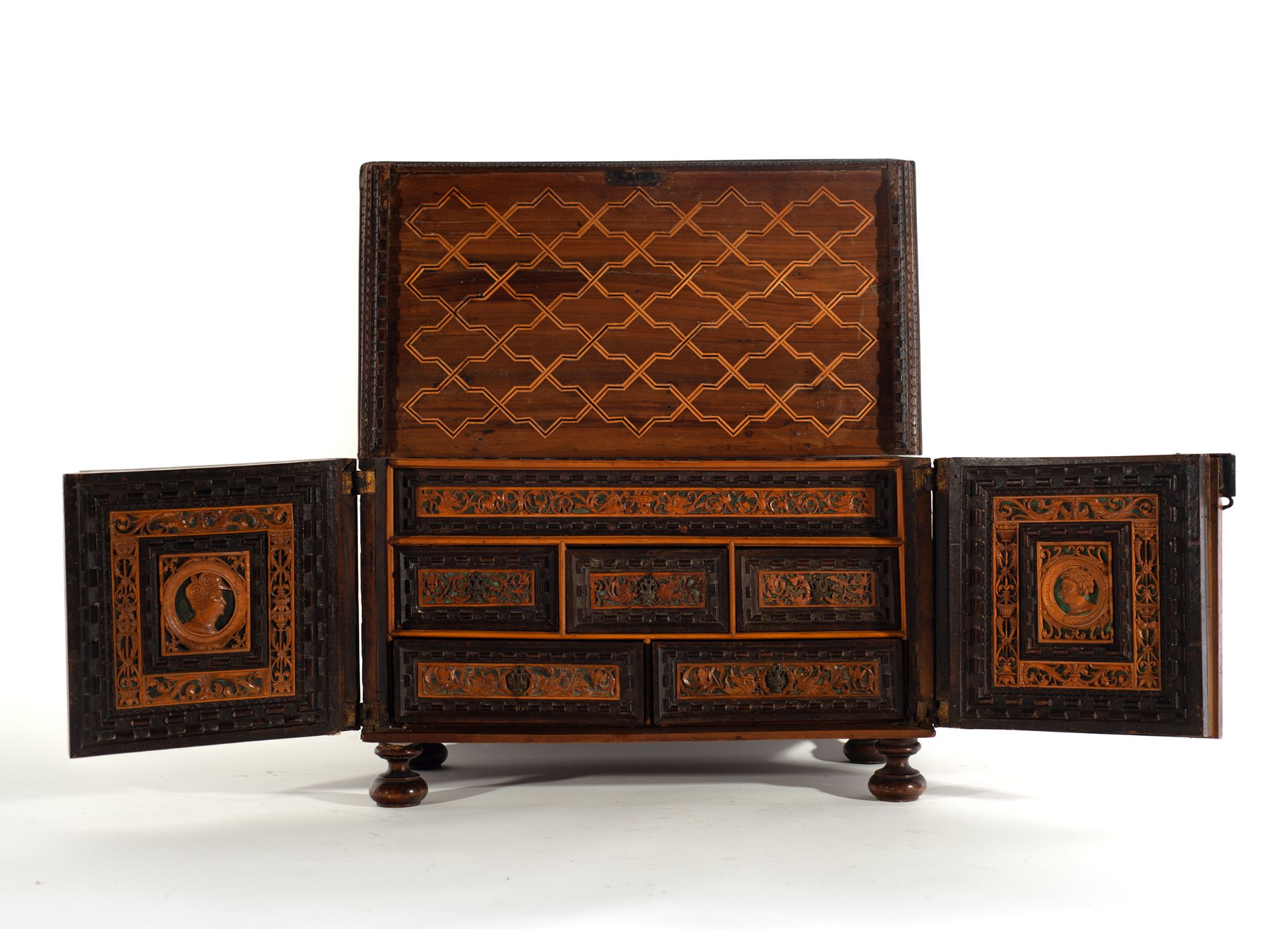Exceptional plateresque chest in fruit wood, boxwood and marquetry, Spanish Renaissance, mid-16th ce - Image 4 of 13