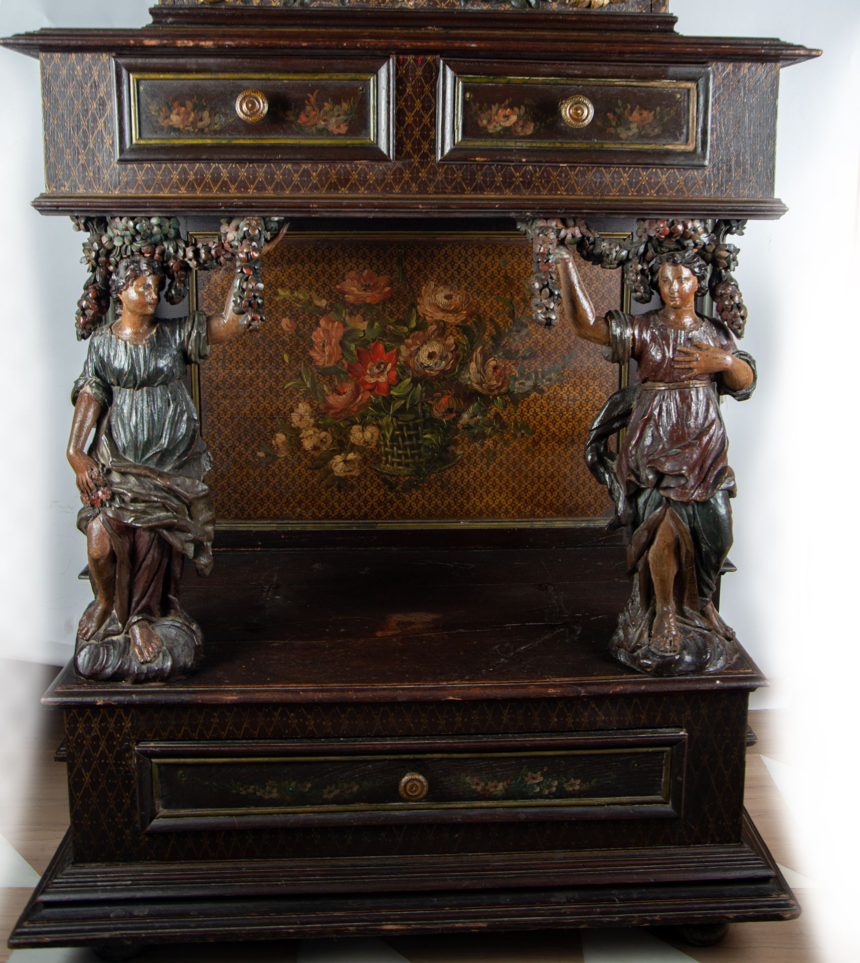 Hand-painted Florentine console cabinet with flower garland motifs topped with a pair of polychrome  - Image 3 of 8