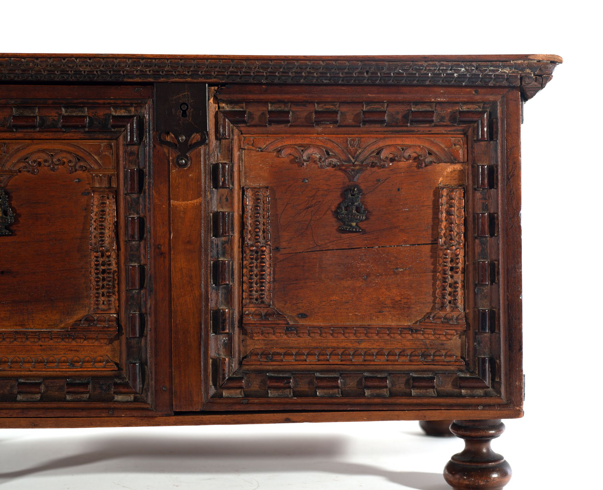 Exceptional plateresque chest in fruit wood, boxwood and marquetry, Spanish Renaissance, mid-16th ce - Image 7 of 13