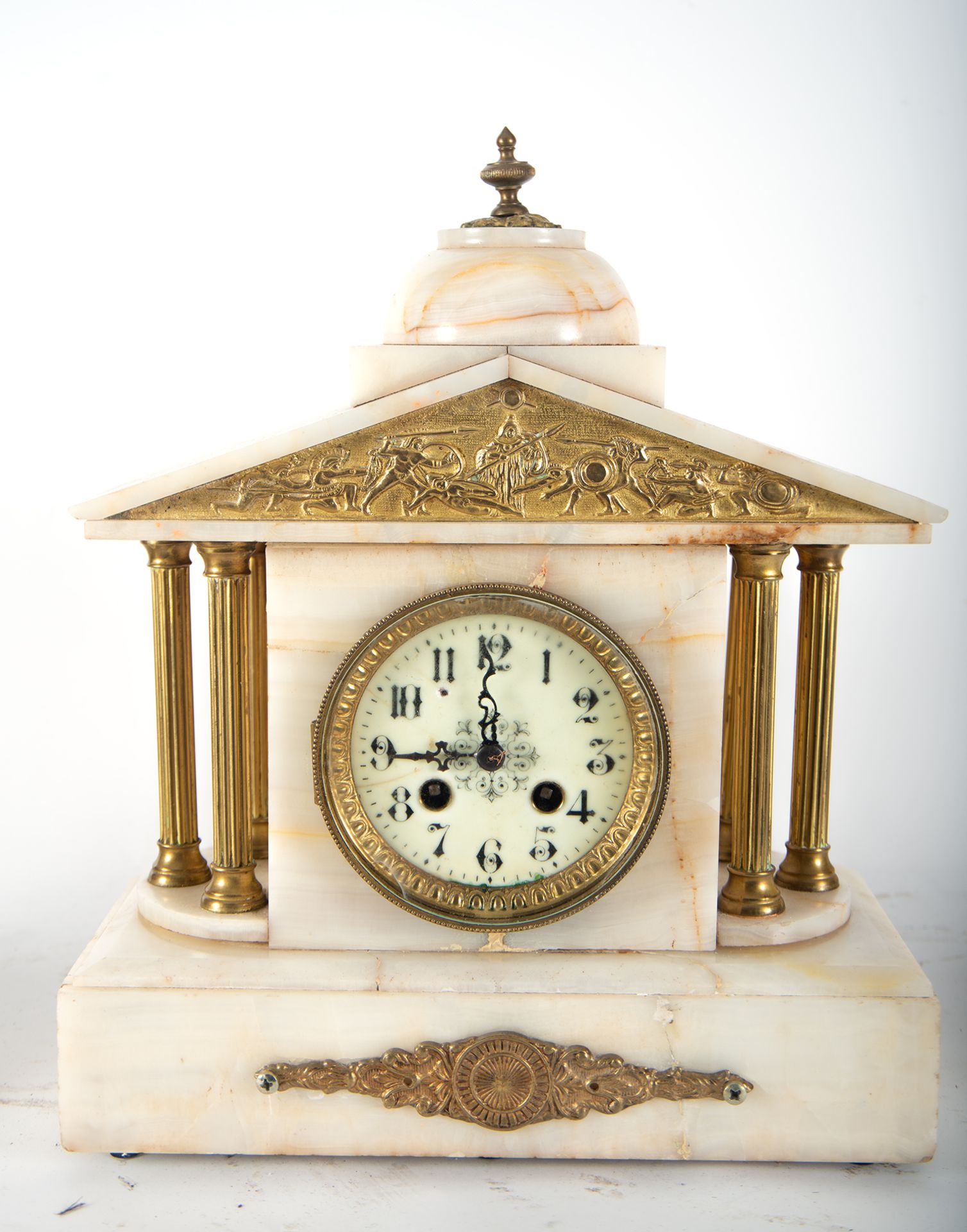 Alabaster garniture, circa 1890 - 1900, with a pair of temples and columns in gilt bronze - Bild 2 aus 7