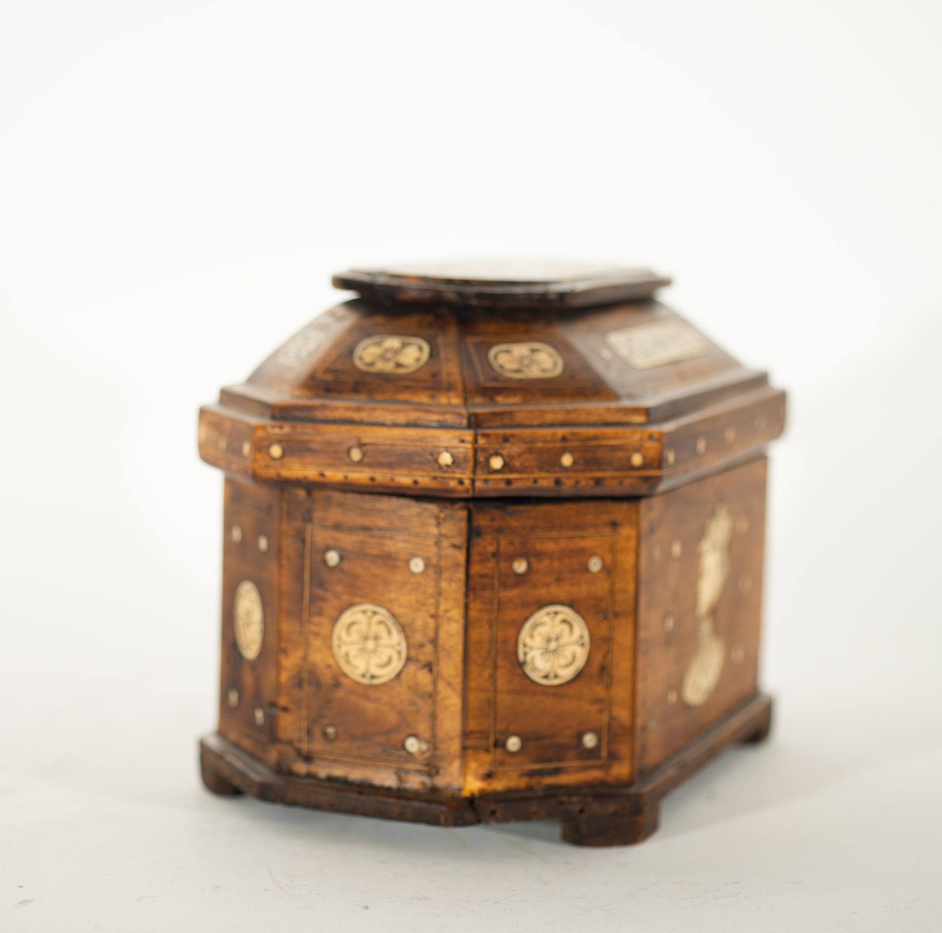 Renaissance style chest in fruit wood and carved bone applications, Spanish school of the 19th centu - Image 2 of 7