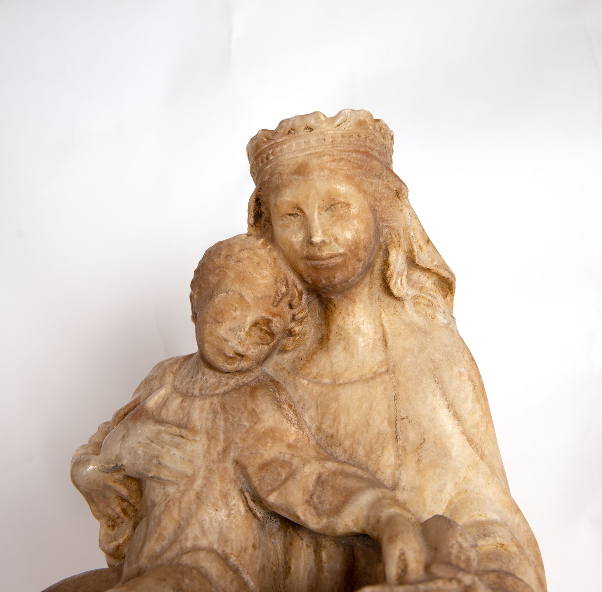 Virgin with Child in alabaster, Burgos, possibly 16th century - Bild 2 aus 7