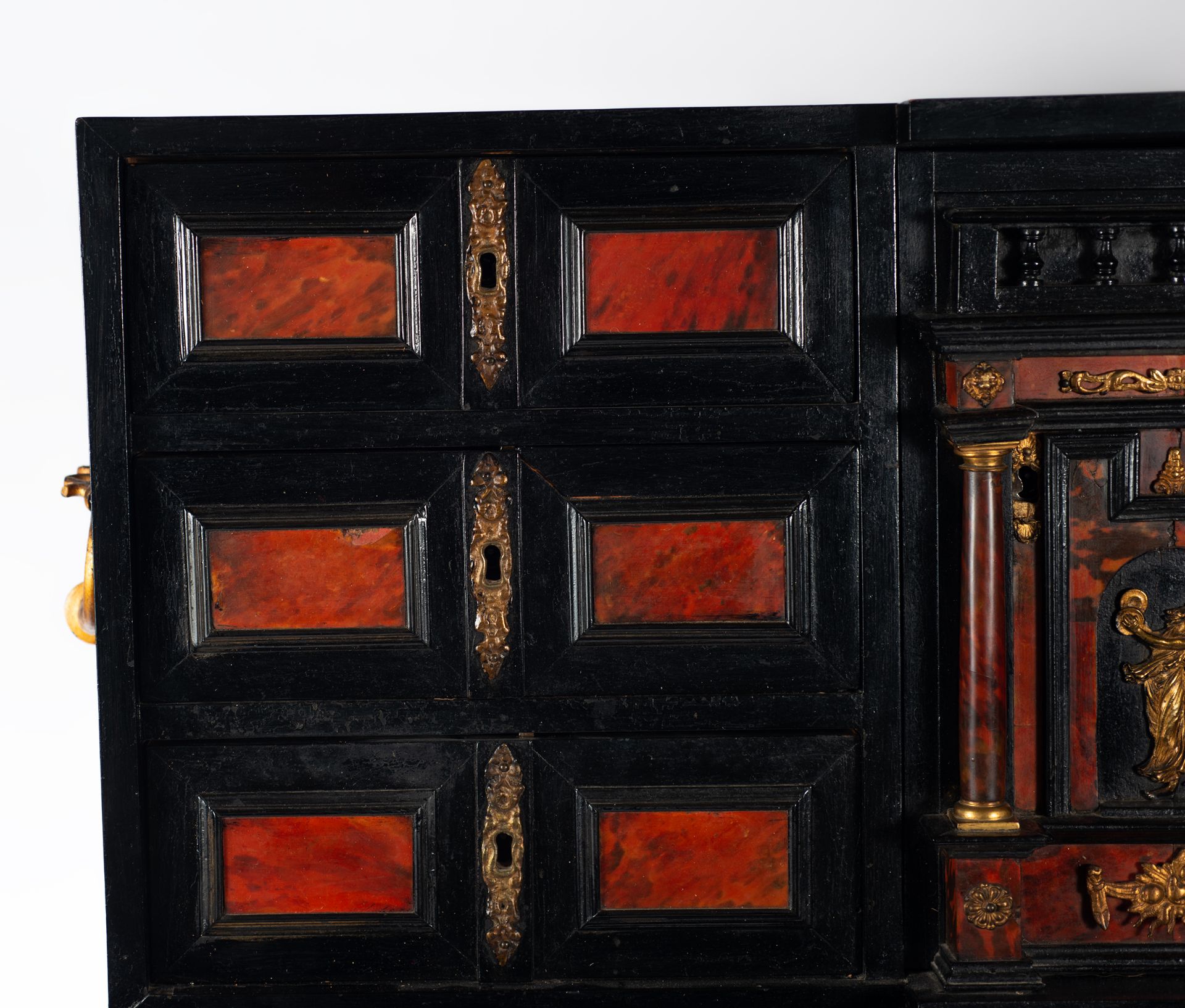 Italian cabinet in tortoiseshell and ebony marquetry, 17th - 18th centuries - Image 4 of 8