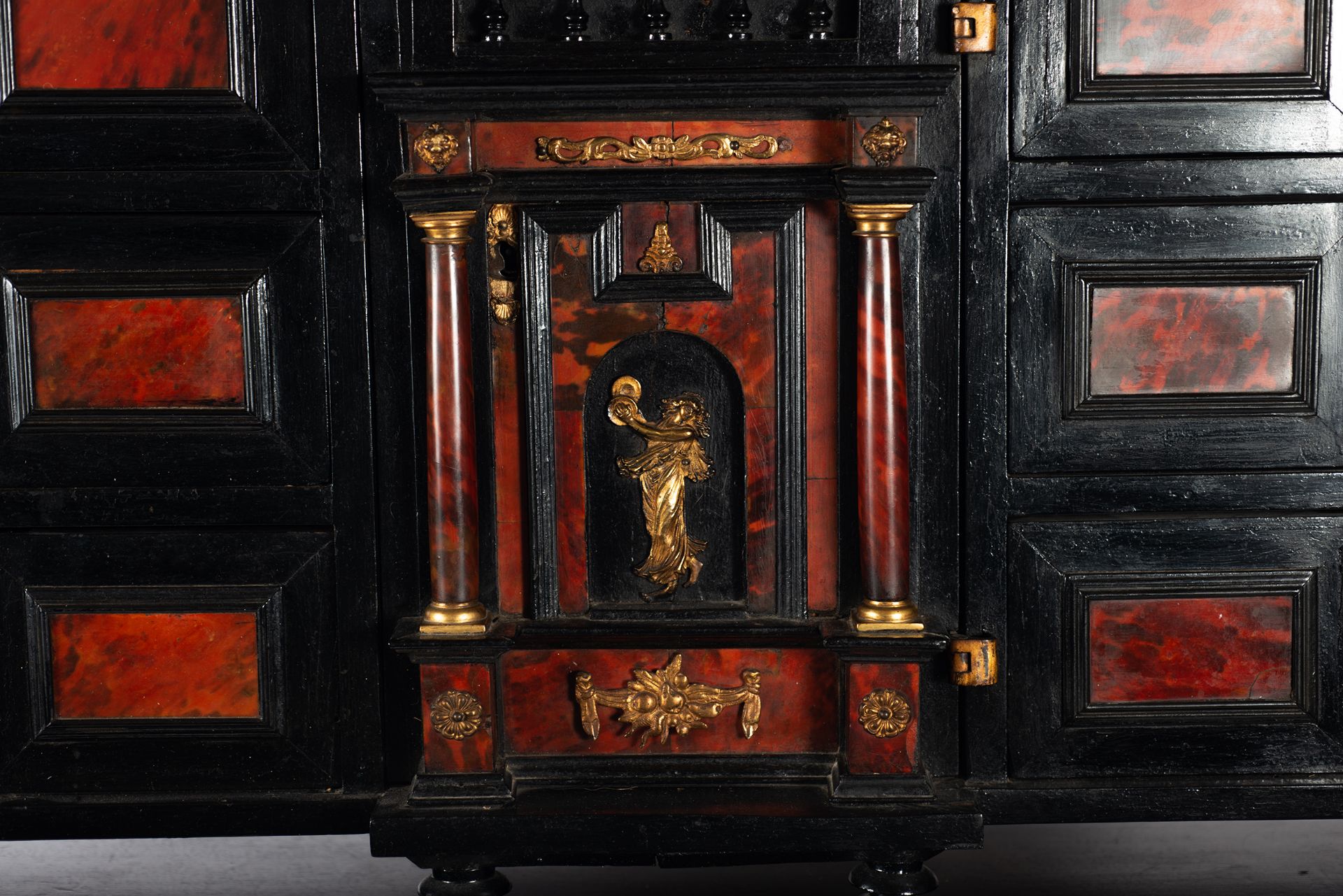 Italian cabinet in tortoiseshell and ebony marquetry, 17th - 18th centuries - Image 3 of 8