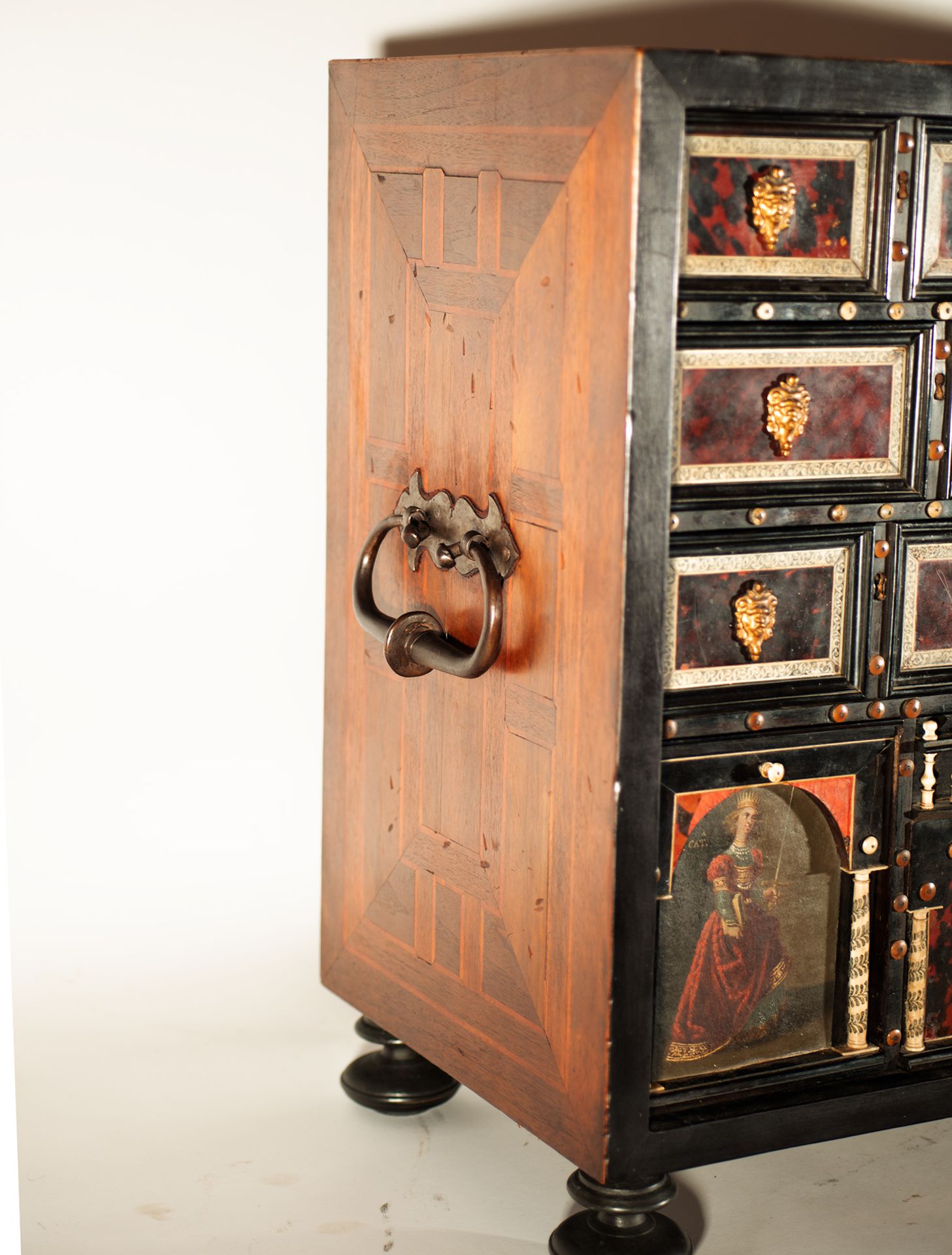 Important Spanish cabinet in tortoiseshell and bone marquetry, with plates finished in oil. Spain, 1 - Image 9 of 13