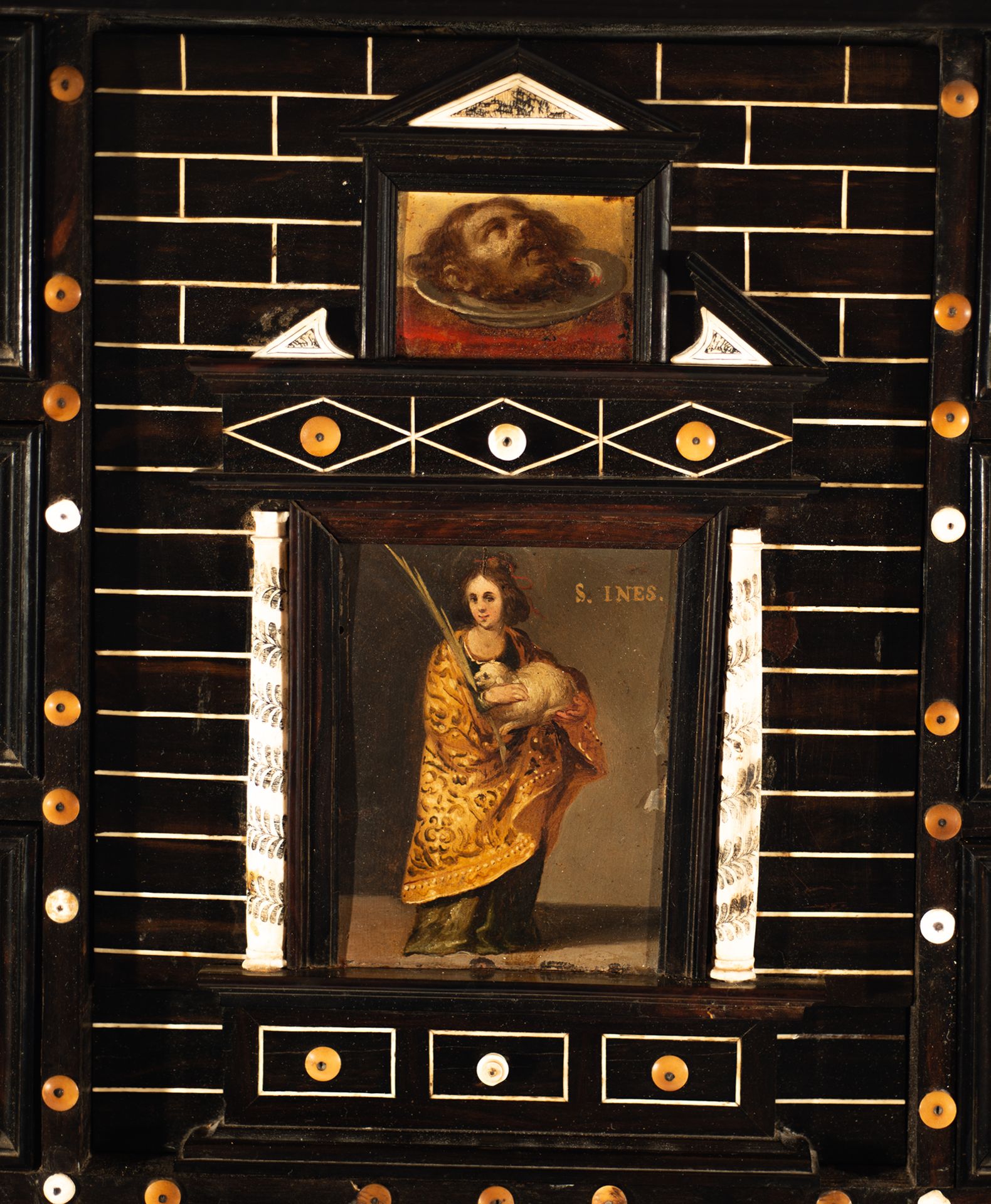 Important Spanish cabinet in tortoiseshell and bone marquetry, with plates finished in oil. Spain, 1 - Image 2 of 13