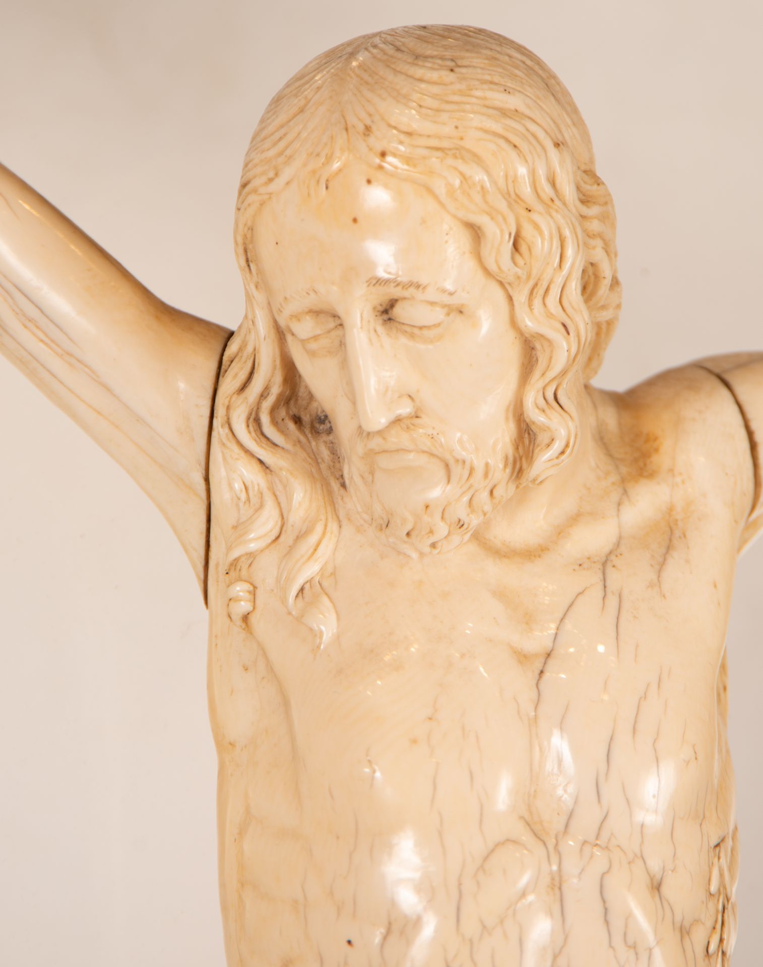 Large Hispano Philippine Ivory Christ, 18th century, signed and dated 1744 - Image 2 of 6