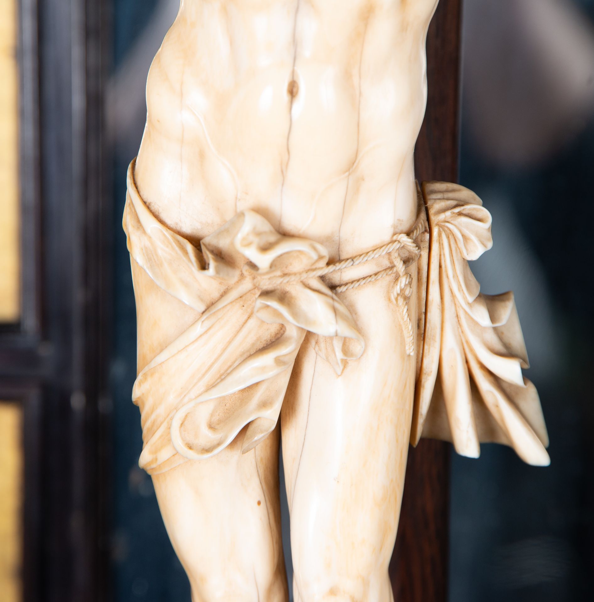 Large Neapolitan Christ in Painted Glass Niche, 17th - 18th centuries - Image 5 of 17