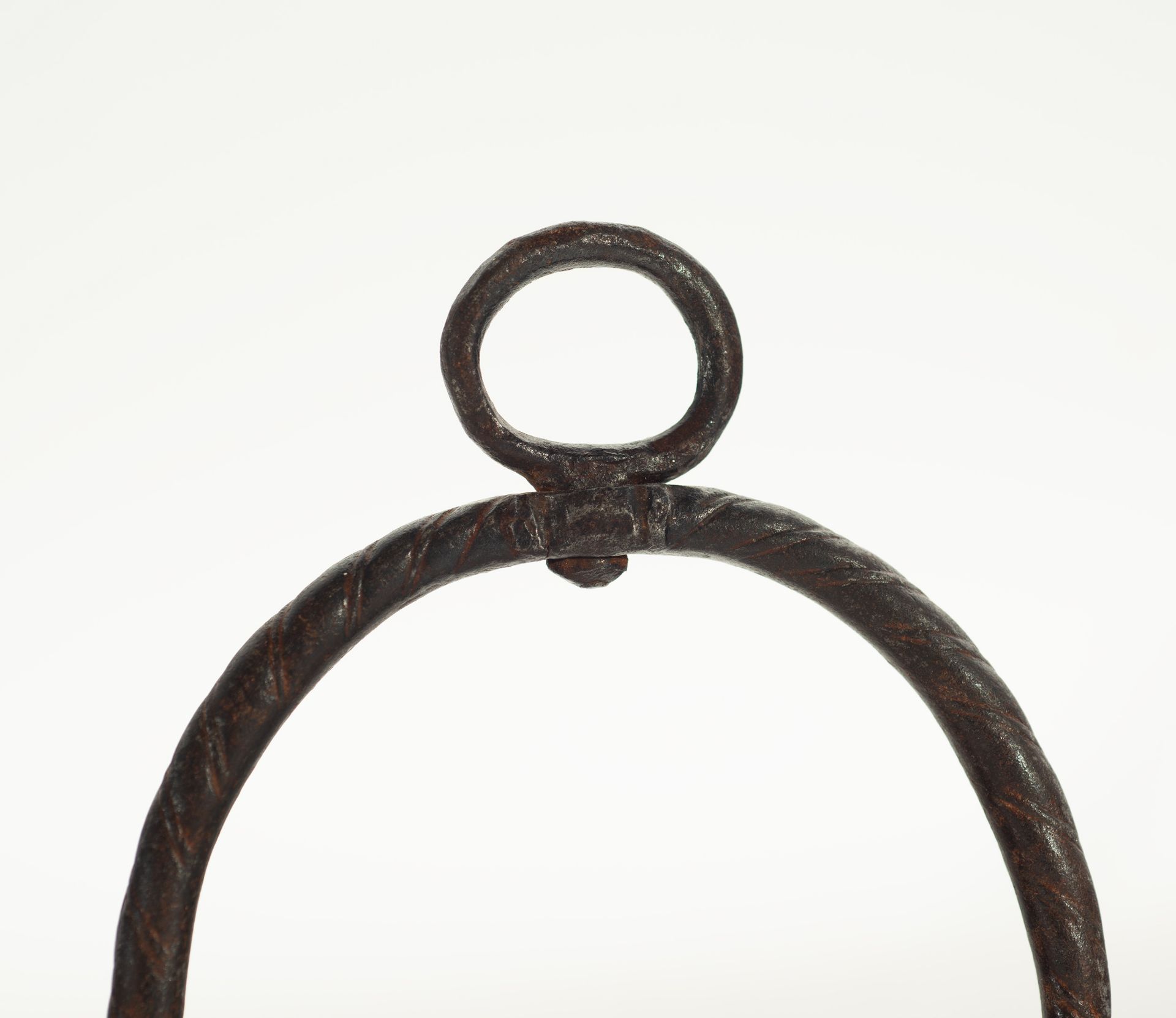 Pair of Spanish wrought iron stirrups, 17th century - Bild 3 aus 4