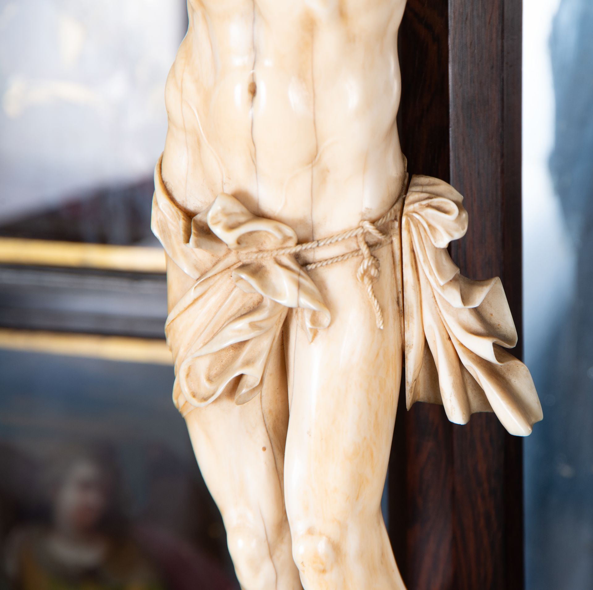 Large Neapolitan Christ in Painted Glass Niche, 17th - 18th centuries - Image 6 of 17