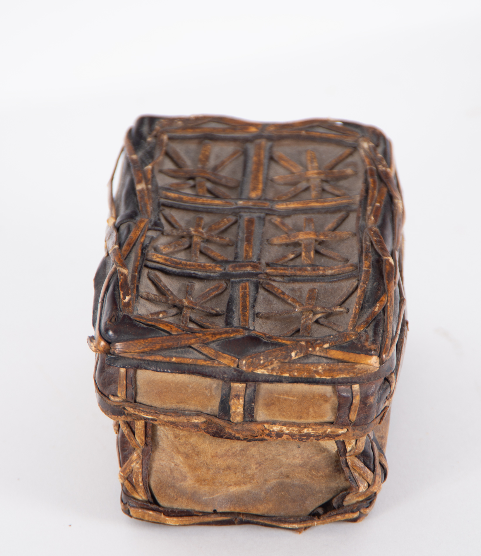 Small Mexican leather chest, 17th century - Image 4 of 7