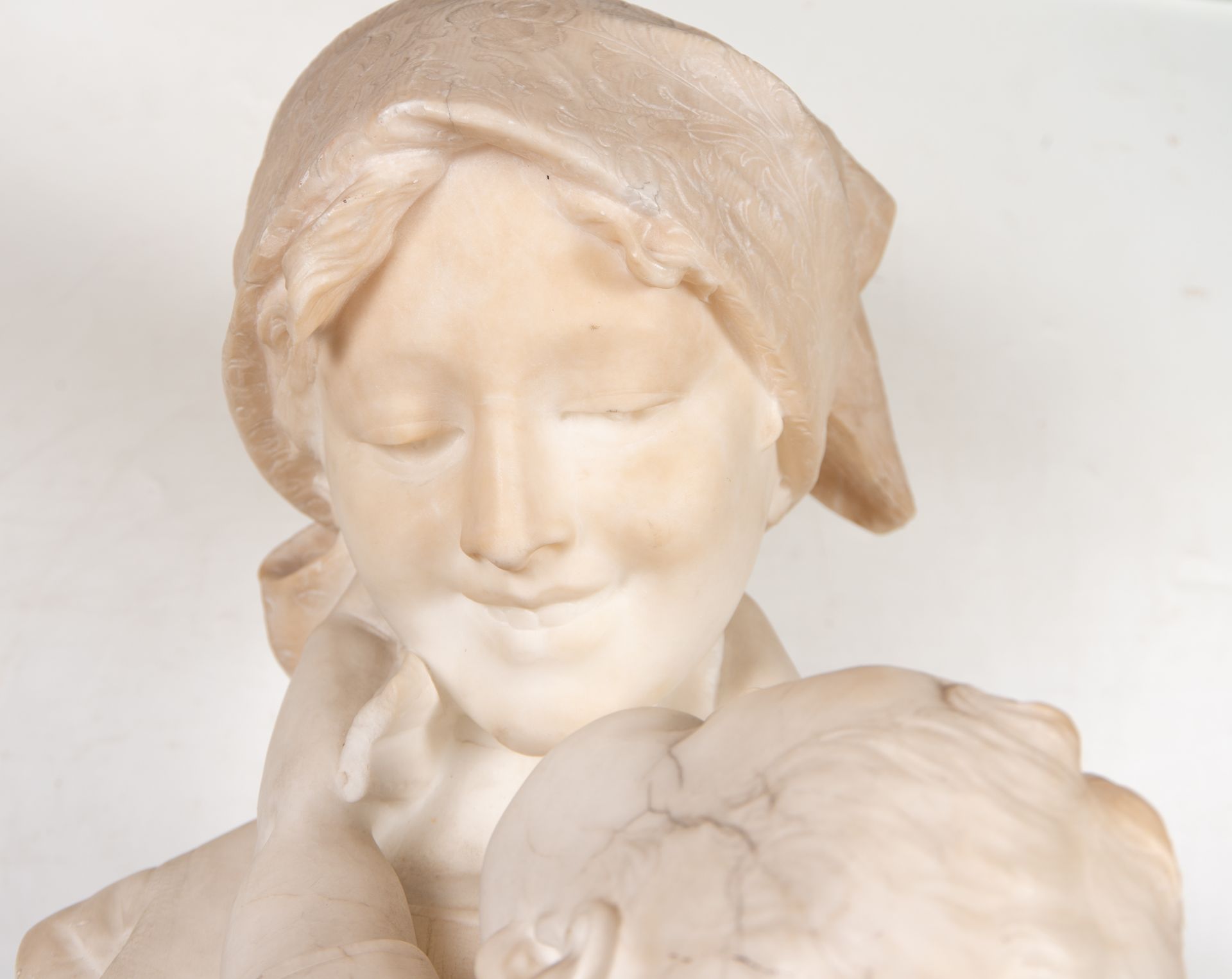 Mother with Child in Arms in marble, circle of Jean-Baptiste Carpeaux (Valenciennes, 1827 – Courbevo - Bild 2 aus 8