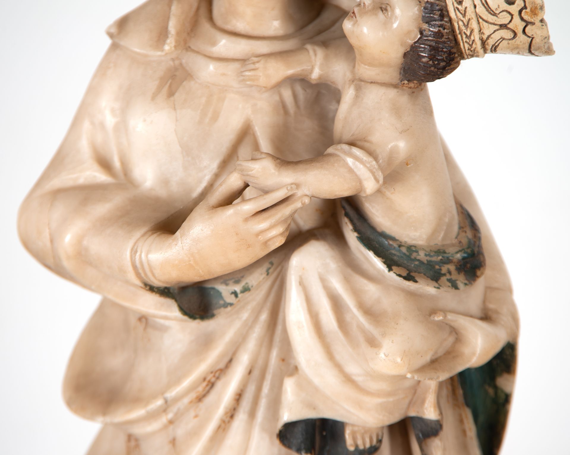 Very Important Virgin with Child in Arms in Huamanga Stone, Peruvian Viceroyalty Colonial work, 18th - Image 4 of 7