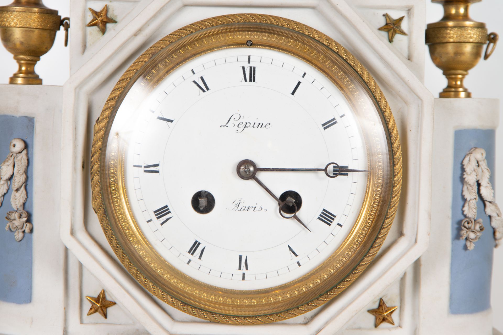 Empire Style Clock in Wedgwood porcelain and gilt bronze, 19th century French school - Image 7 of 11
