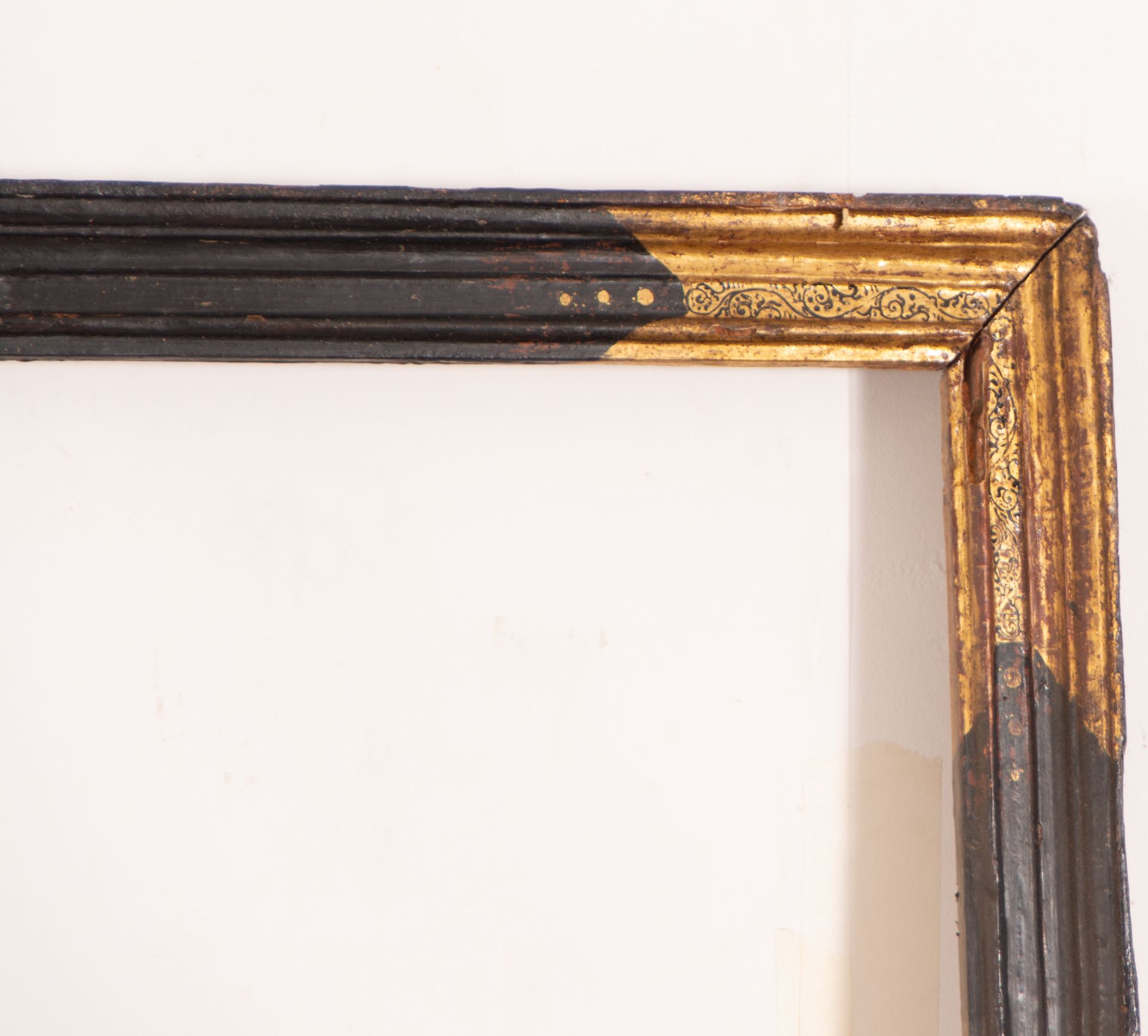 Very Important Hispano-Flemish Frame in gilt and ebonized wood, 17th century - Image 3 of 8