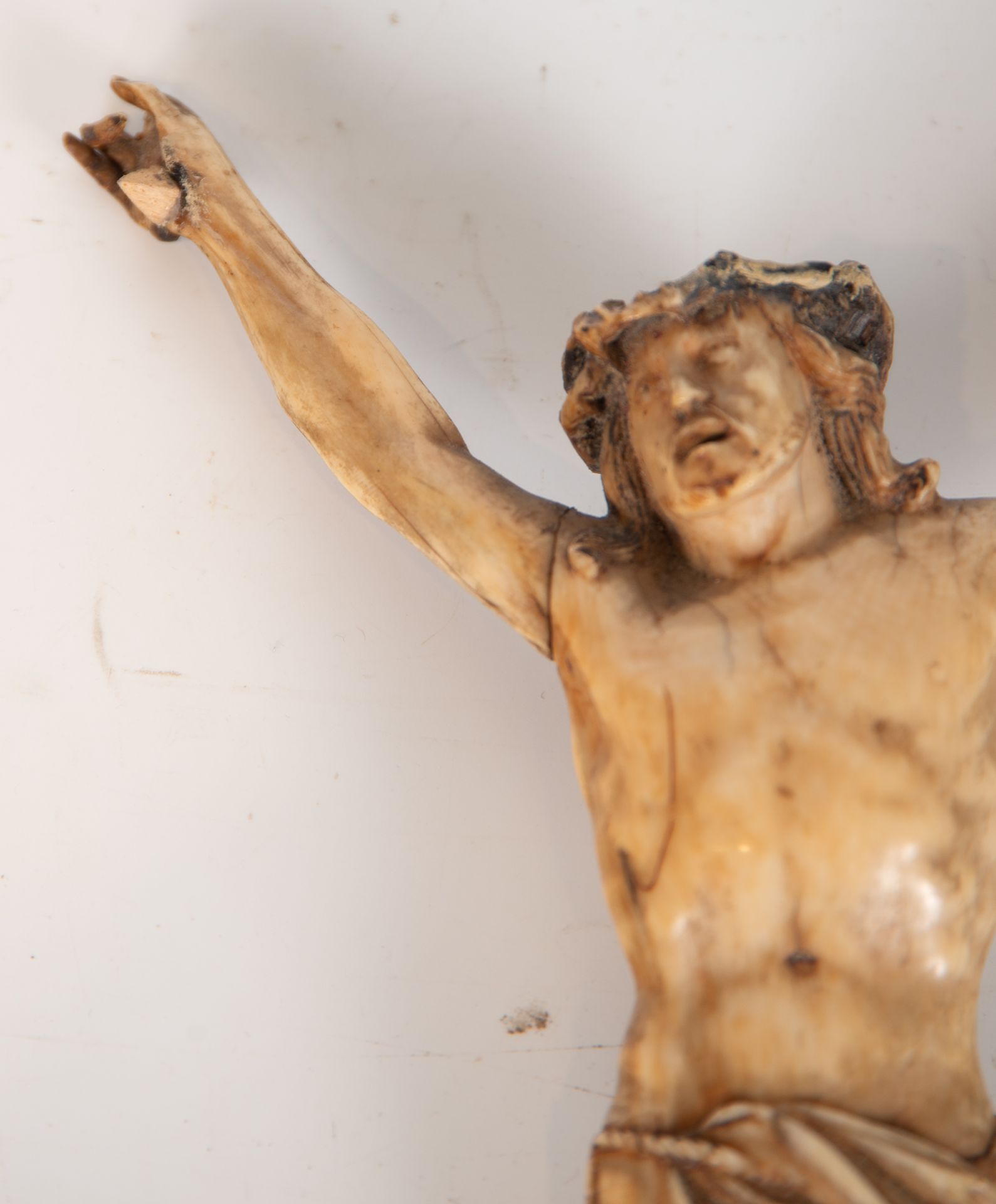 Christ in Ivory with Crown of Thorns, Spain, 17th century - Image 5 of 7